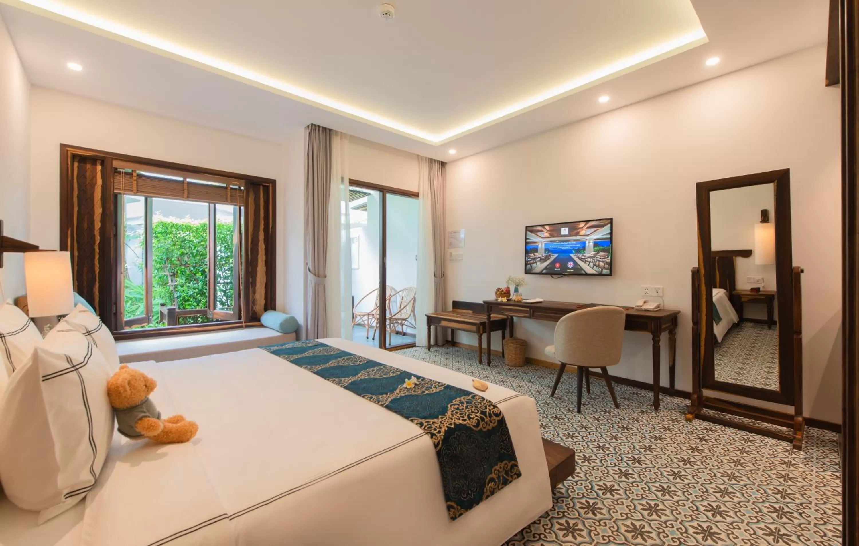 TV and multimedia, Bed in Alibu Resort Nha Trang