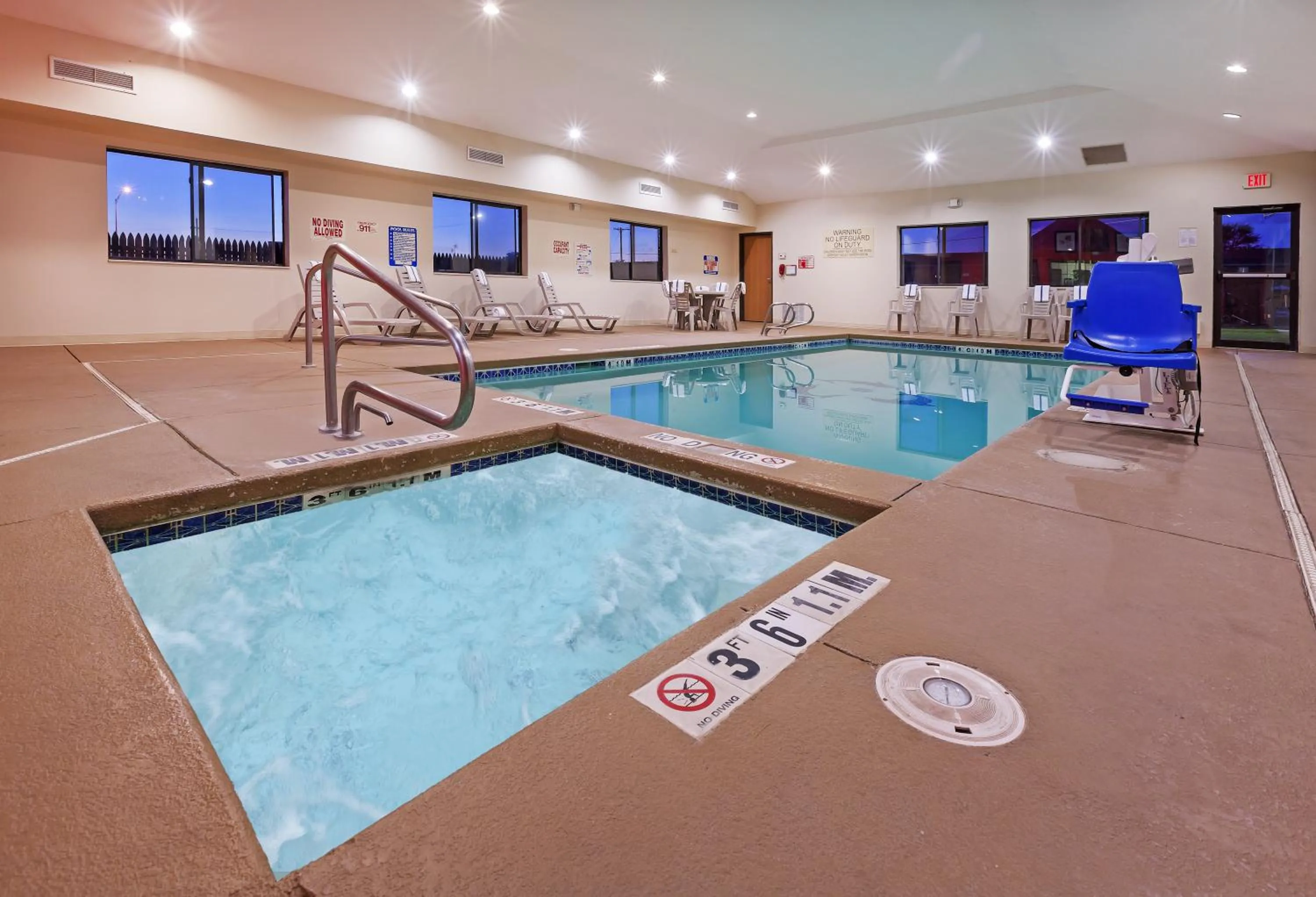 Swimming pool in Country Inn & Suites by Radisson, Lubbock, TX