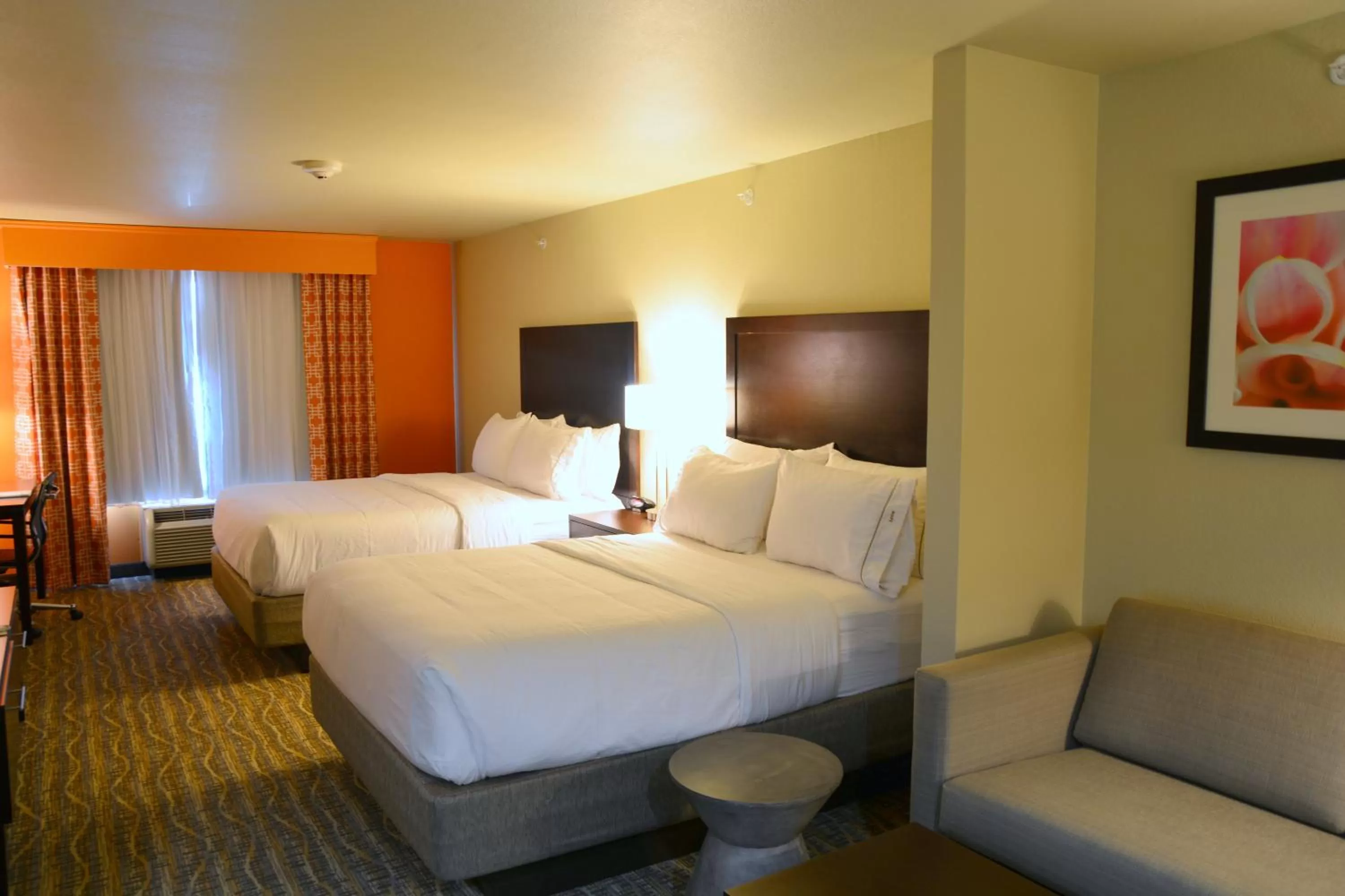 Photo of the whole room, Bed in Holiday Inn Express Tomball by IHG