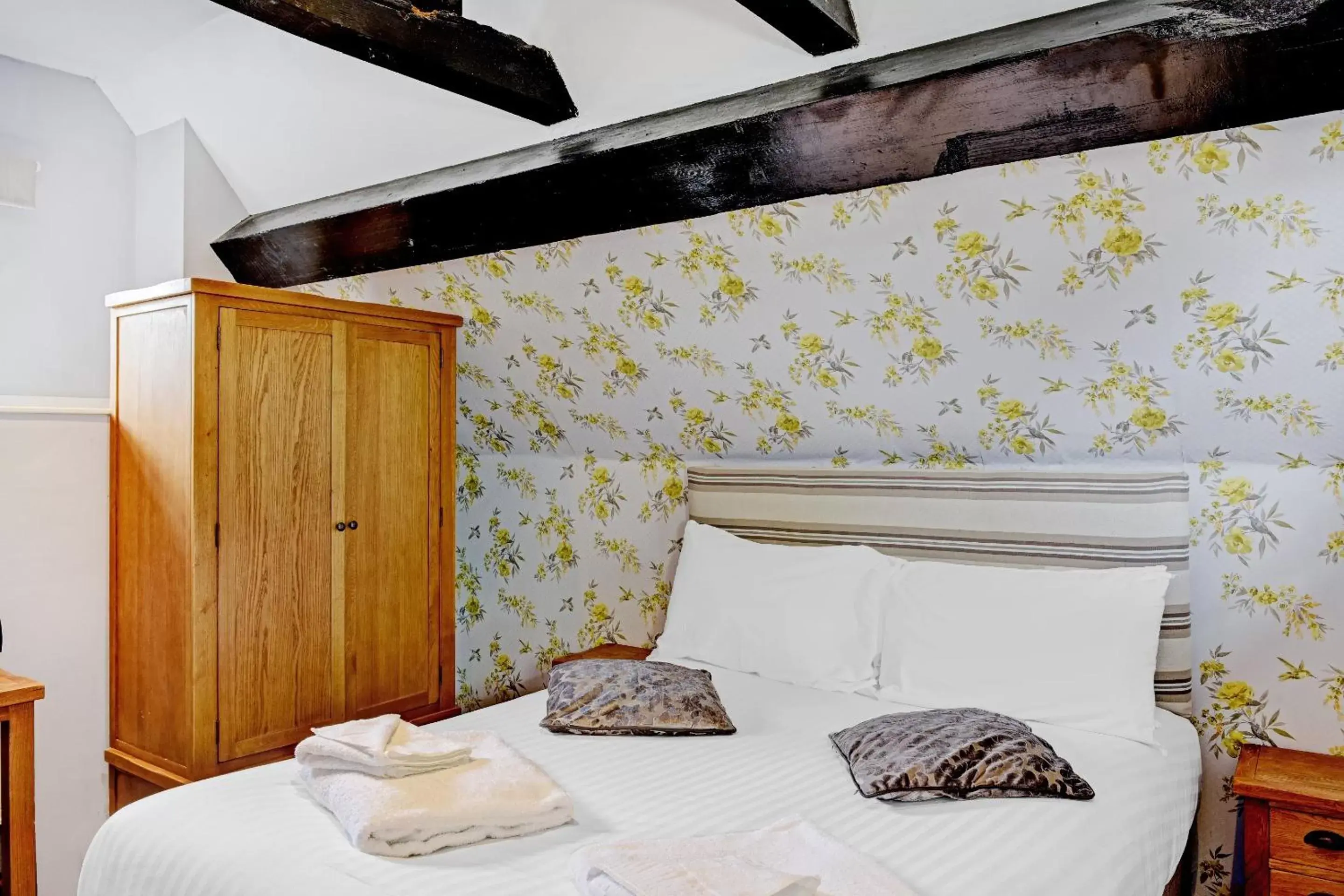 Standard Double Room in OYO Dovecote Hotel Standard Double Room in OYO Dovecote Hotel