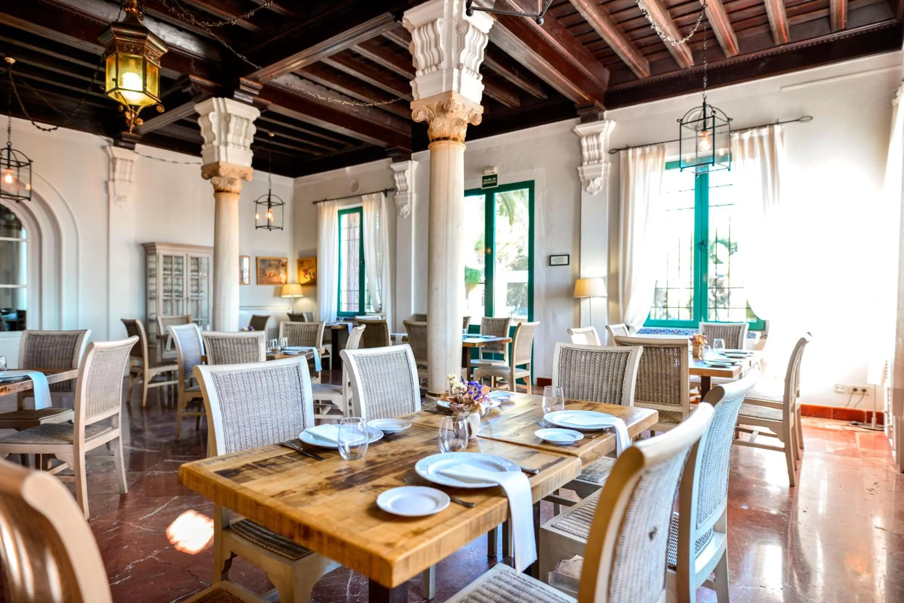 Restaurant/places to eat in Hotel Oromana