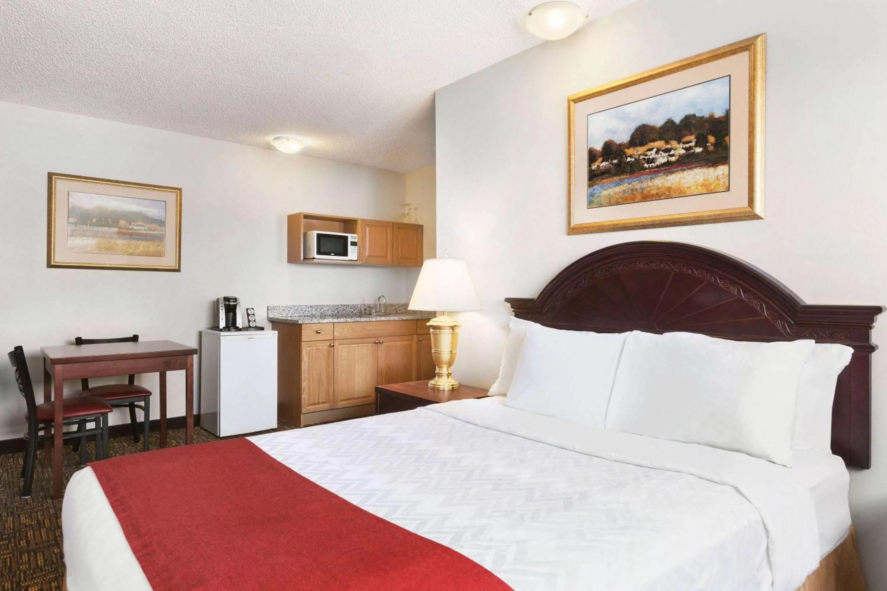 Bed in Travelodge by Wyndham North Battleford