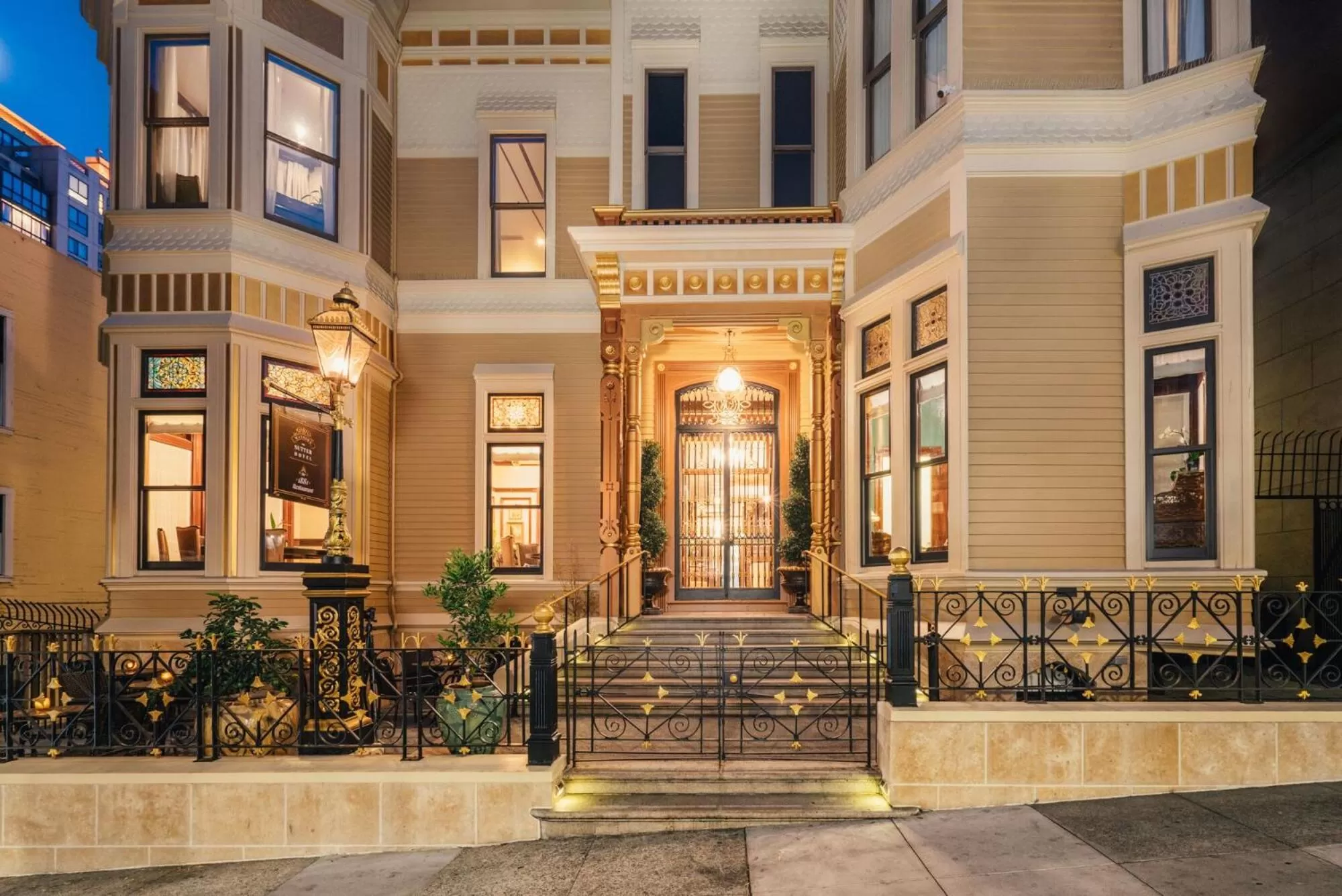 Facade/entrance in Neighbourgood Sutter Mansion