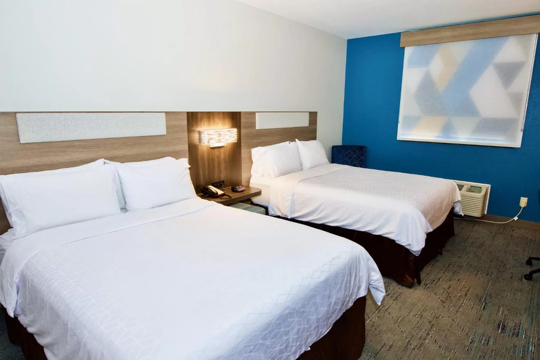 Photo of the whole room, Bed in Holiday Inn Express Hotel & Suites St. Charles by IHG