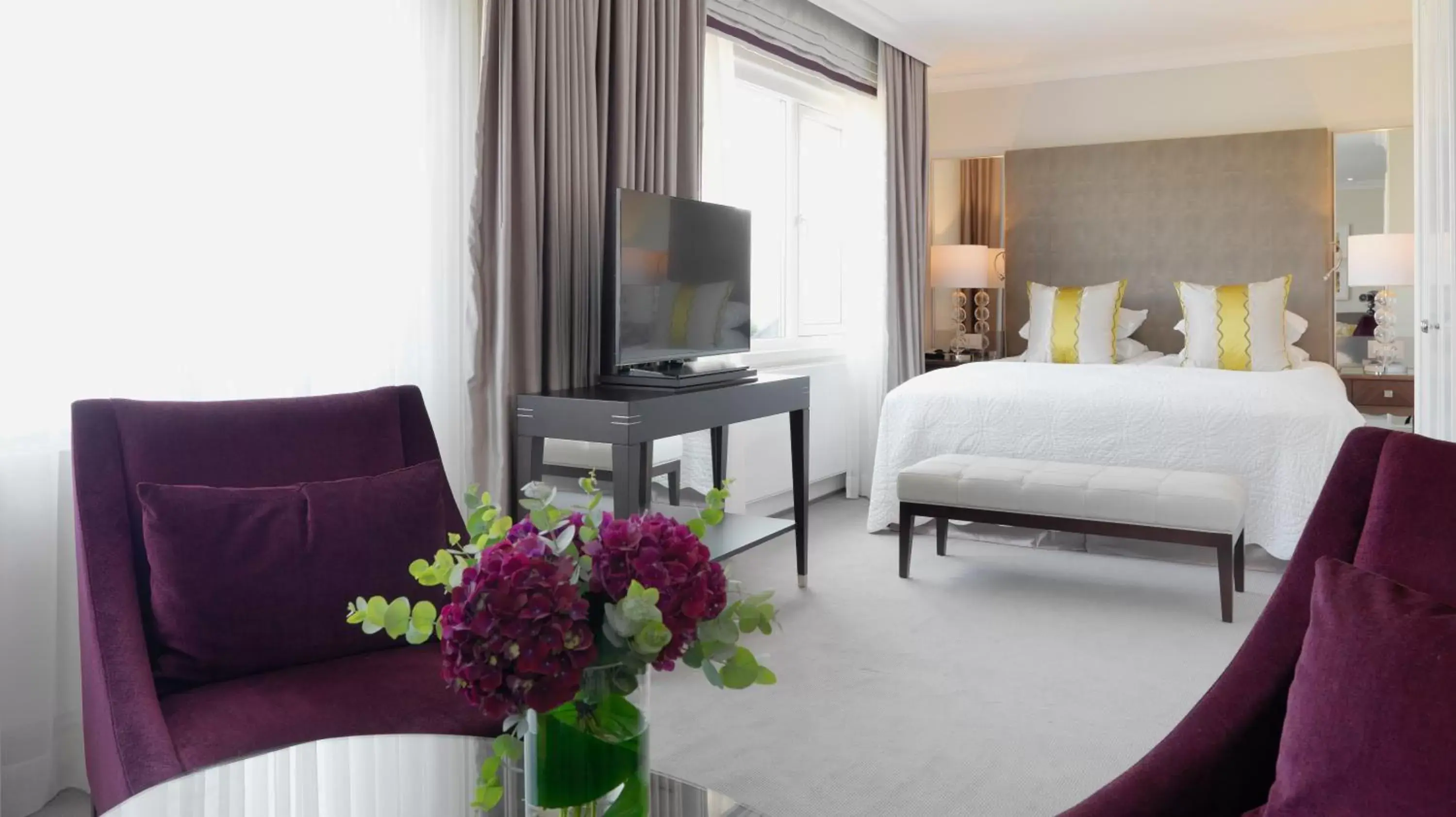 Junior Suite with Balcony in Hotel Continental Junior Suite with Balcony in Hotel Continental