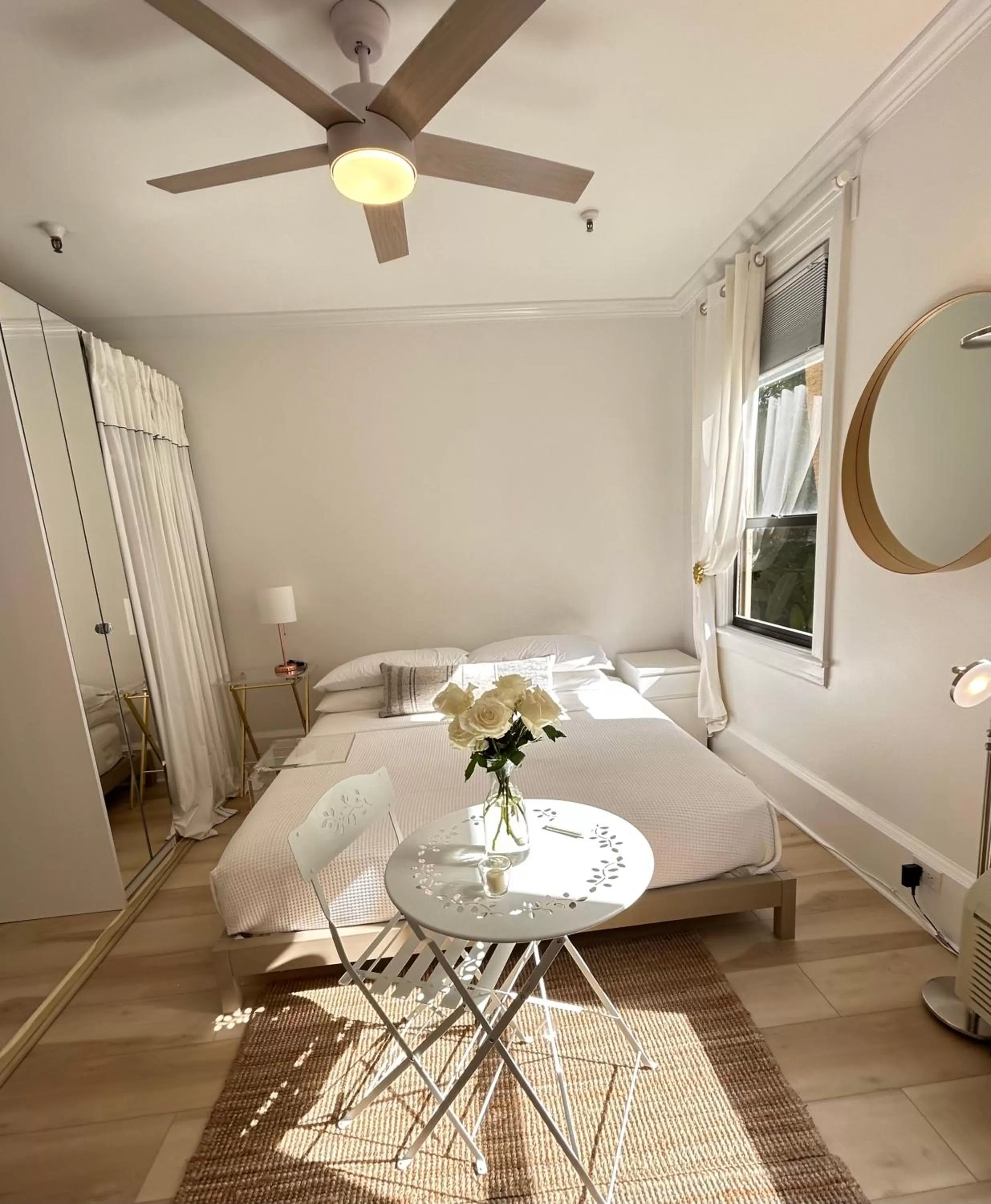 Photo of the whole room, Bed in Tropicals of Palm Beach