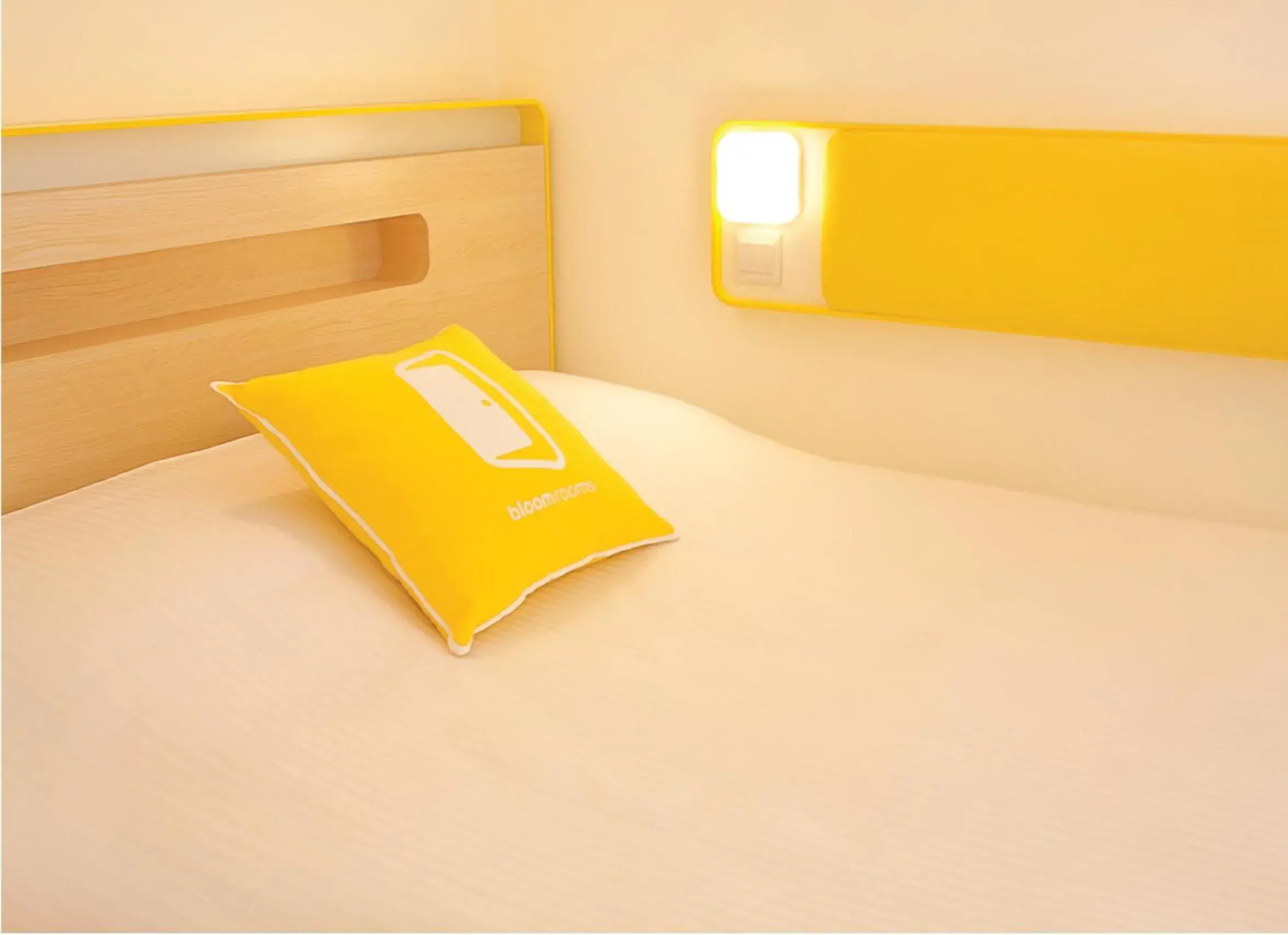 Standard Queen Room - single occupancy in Bloomrooms @ New Delhi Railway Station Standard Queen Room - single occupancy in Bloomrooms @ New Delhi Railway Station