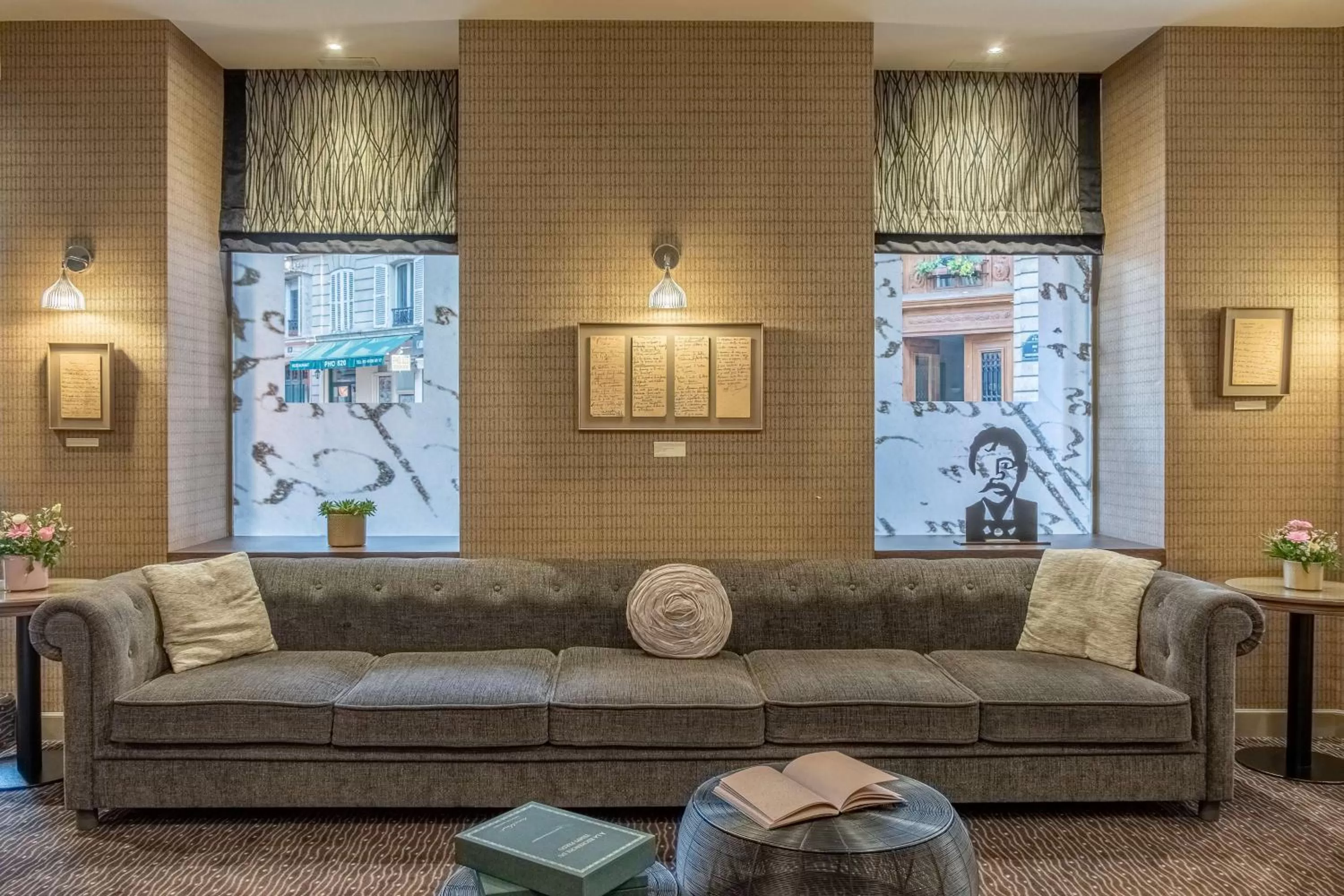 Lounge or bar in Hotel Litteraire Le Swann, BW Premier Collection