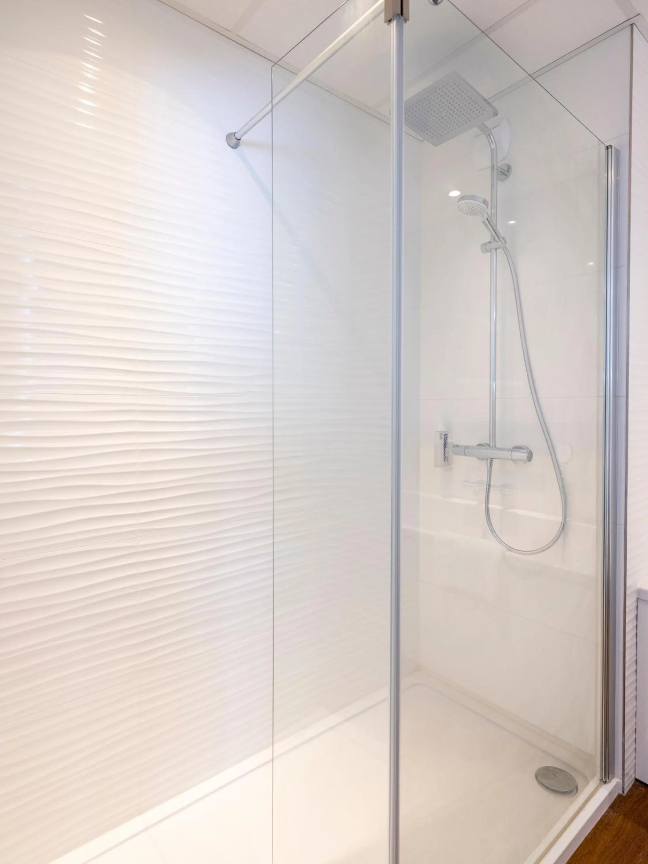 Shower in Westotel Le Pouliguen