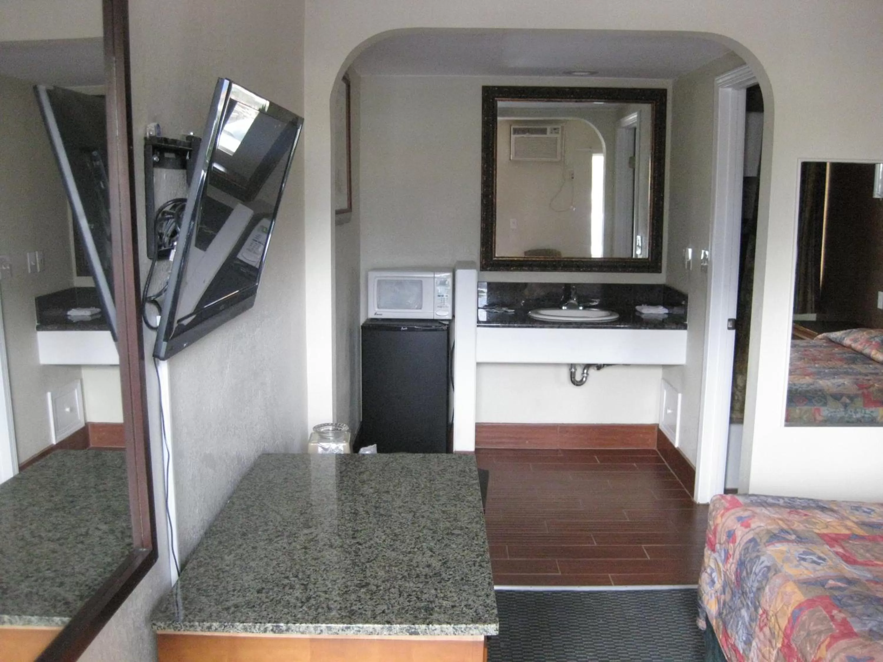 Bathroom in Sunshine Motel