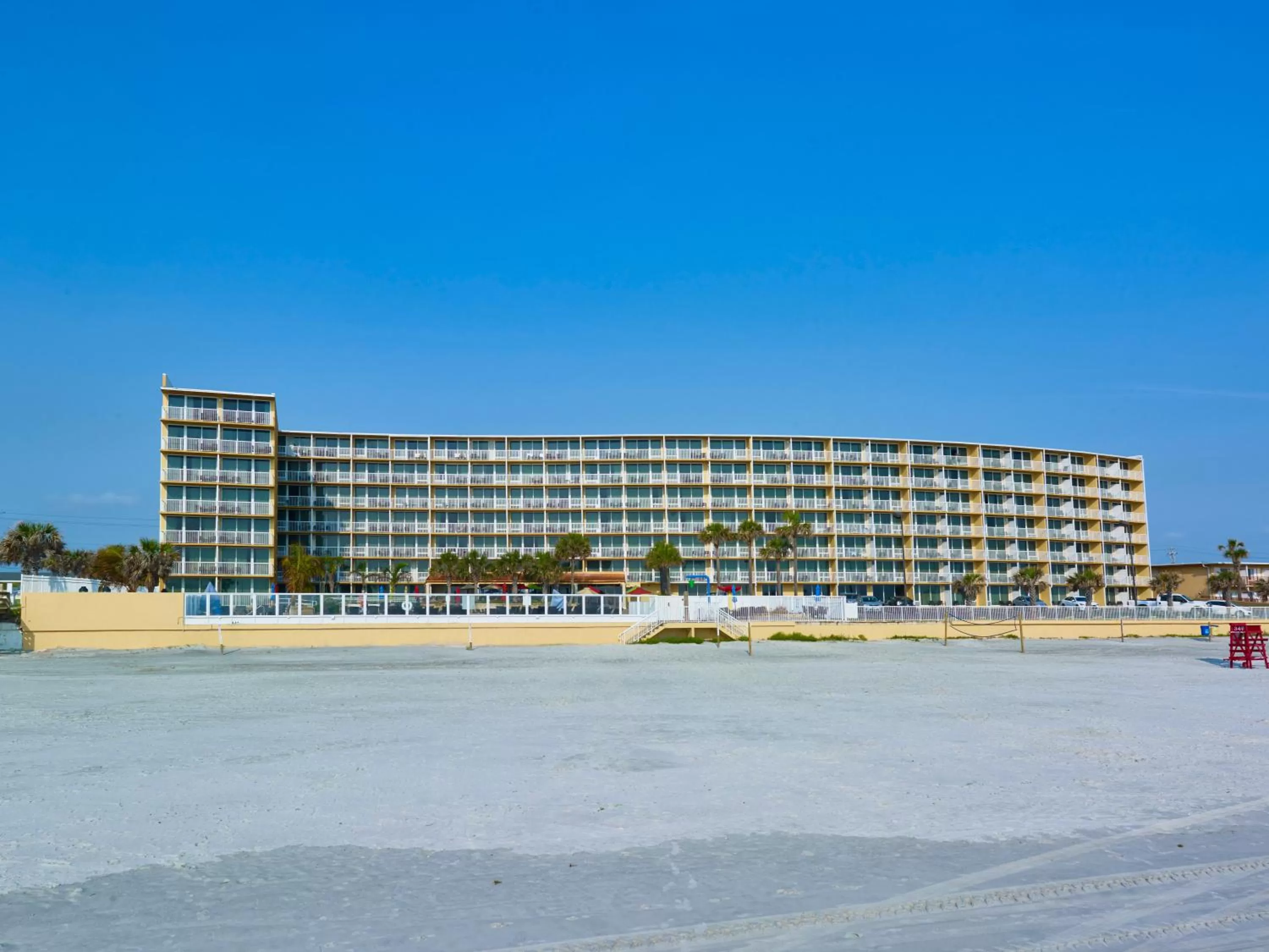 Beach in Holiday Inn Resort Daytona Beach Oceanfront by IHG