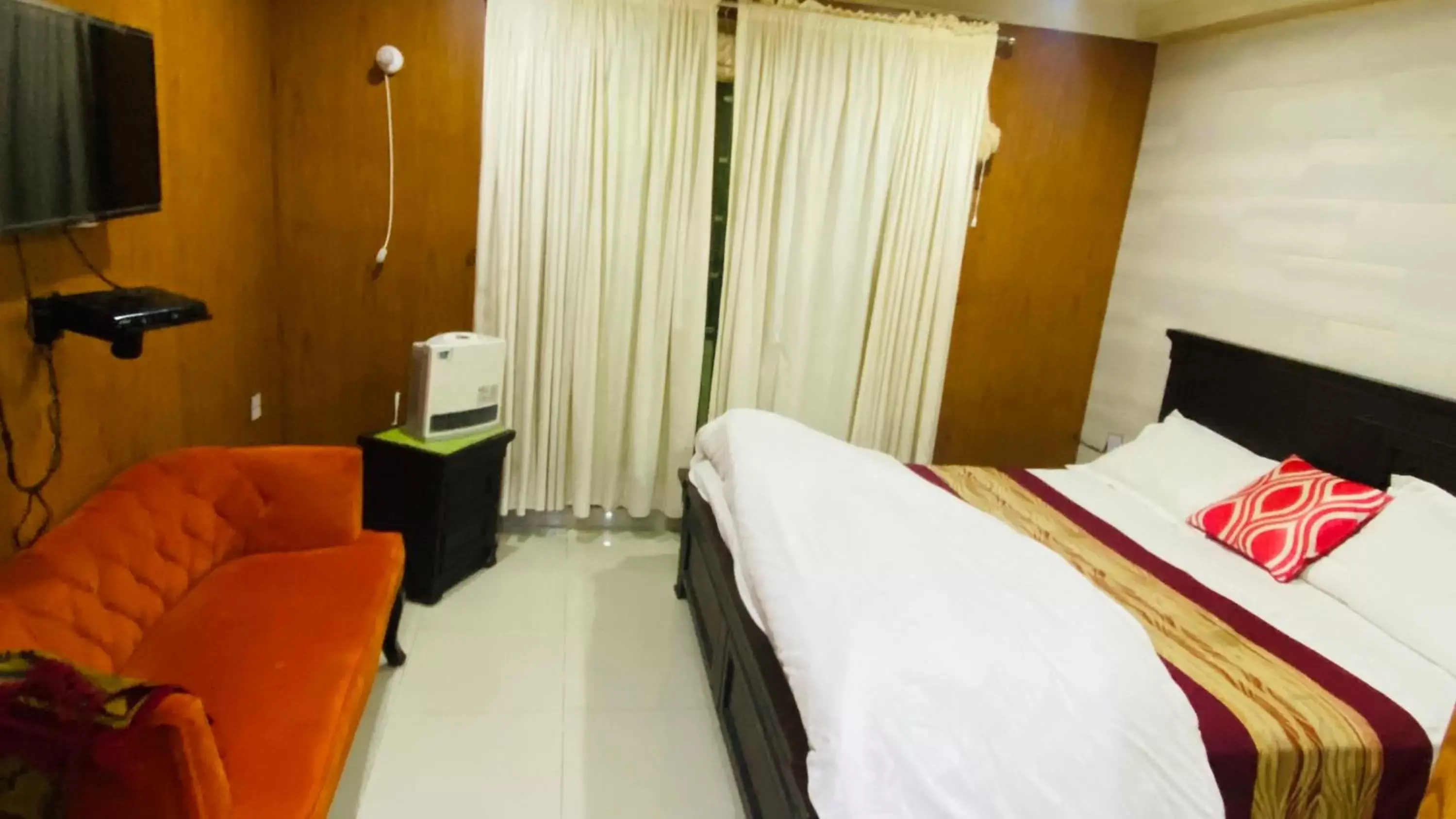 Deluxe Room in Shagufta Royal Hotel Murree Deluxe Room in Shagufta Royal Hotel Murree