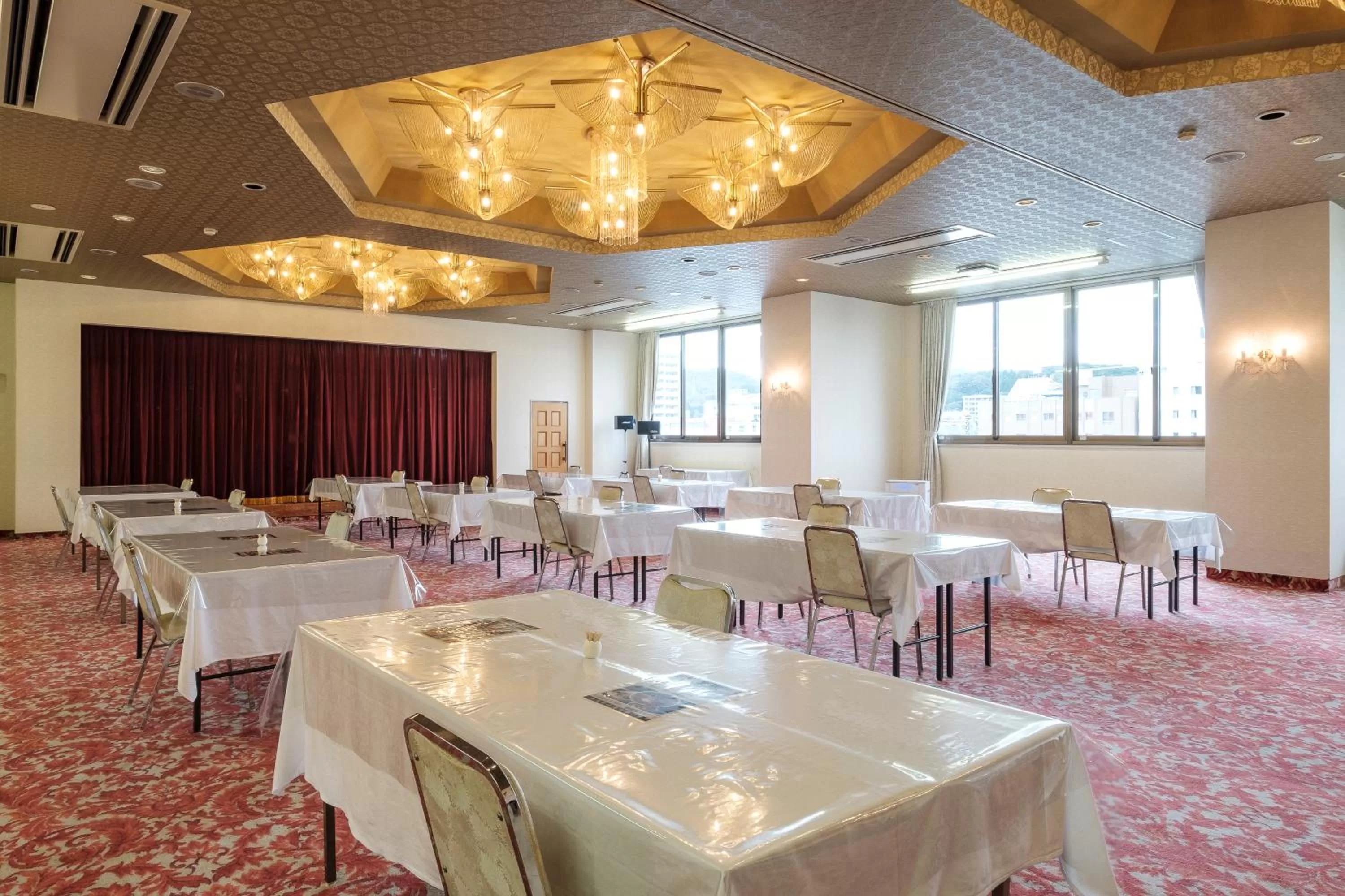 Restaurant/places to eat in Nobeoka Royal Hotel