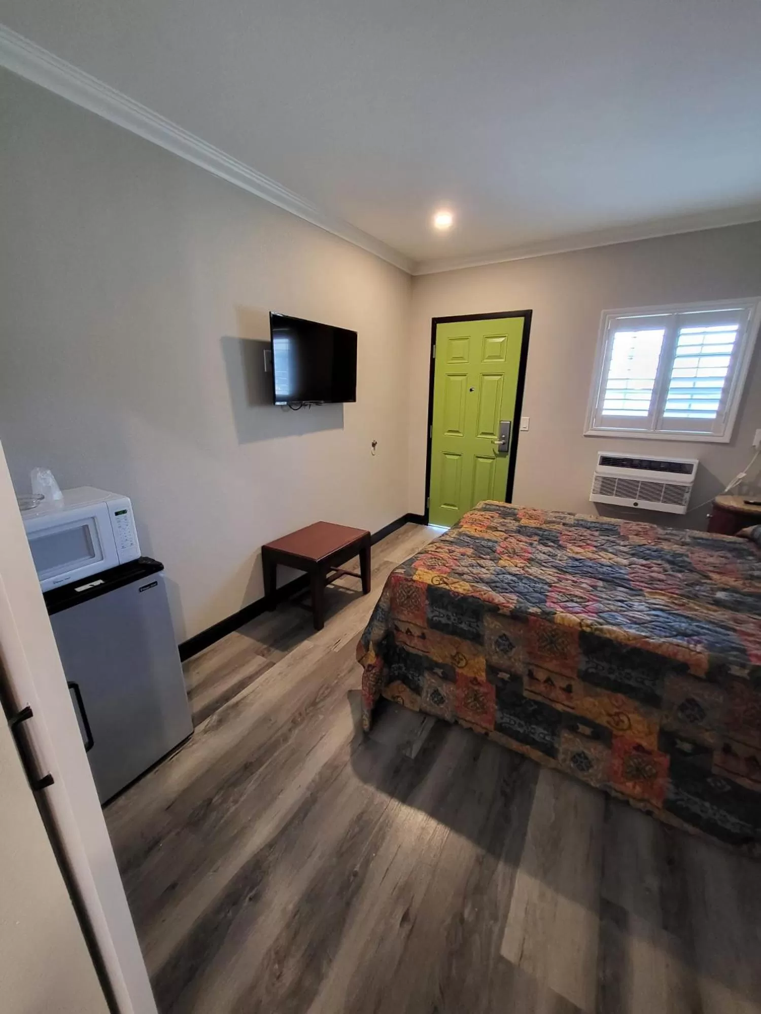 Photo of the whole room in Stadium Inn & Spas