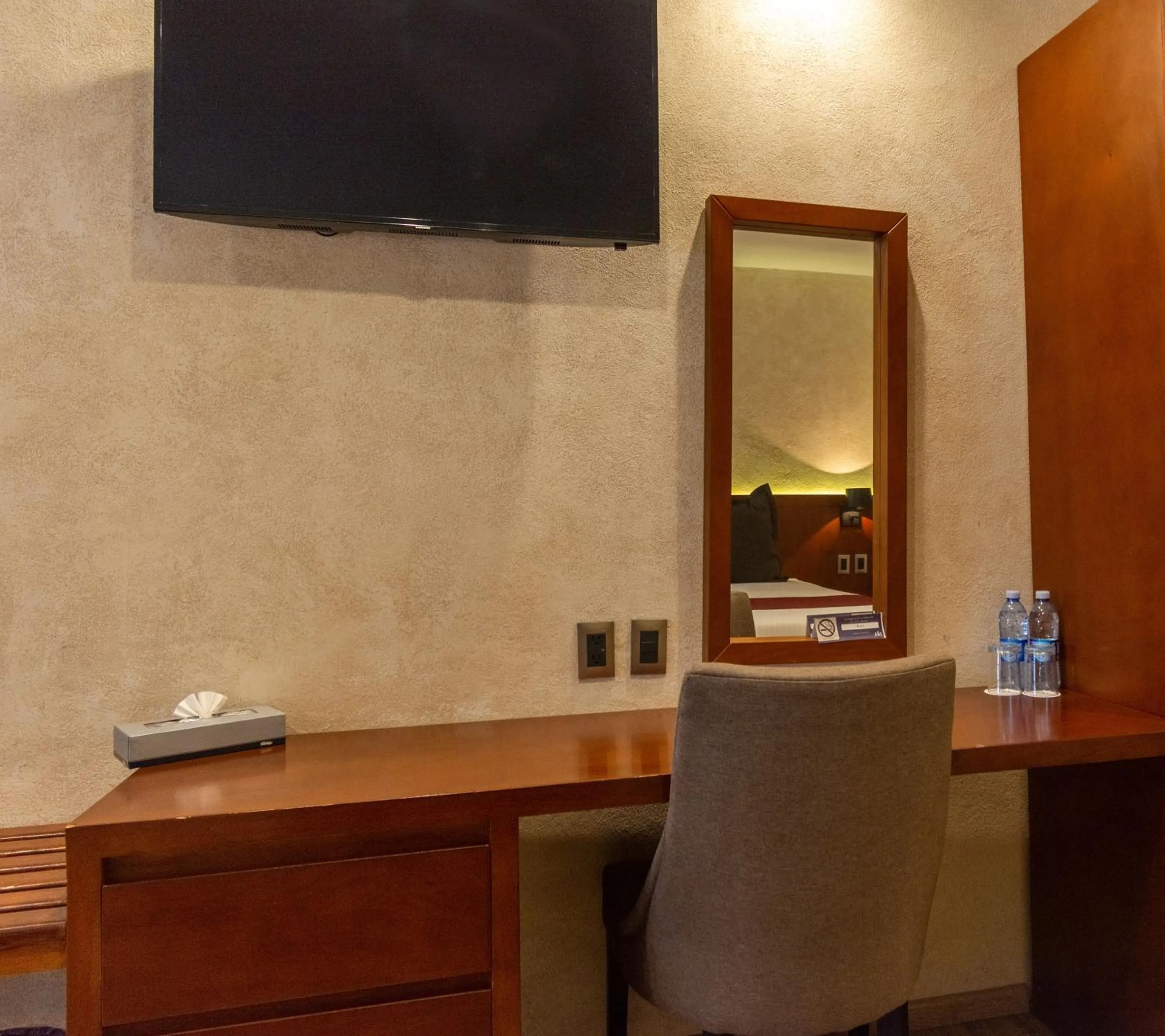 TV and multimedia in Hotel Madero