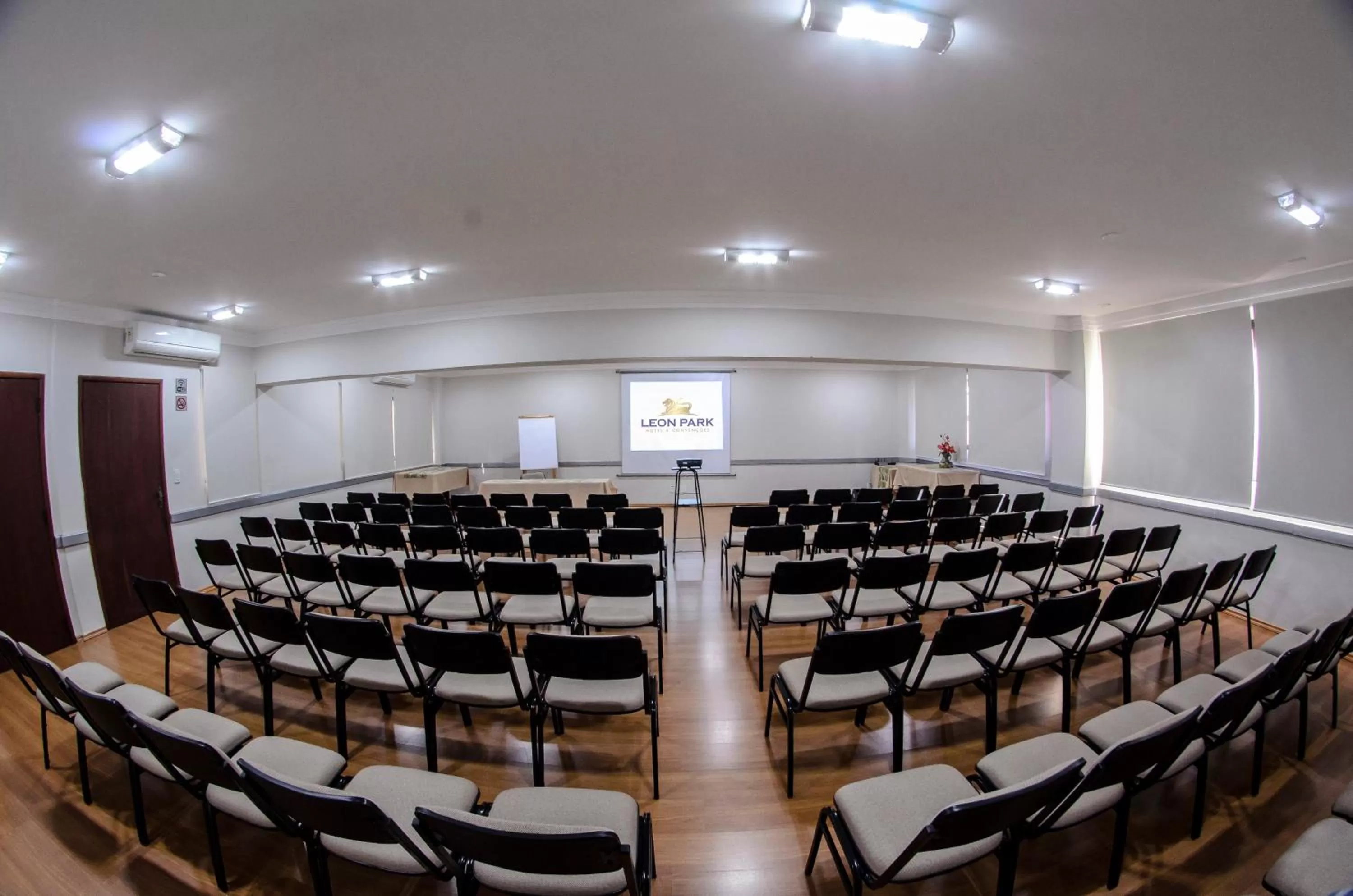 Business facilities in LEON PARK HOTEL e CONVENÇÕES - Melhor Custo Benefício