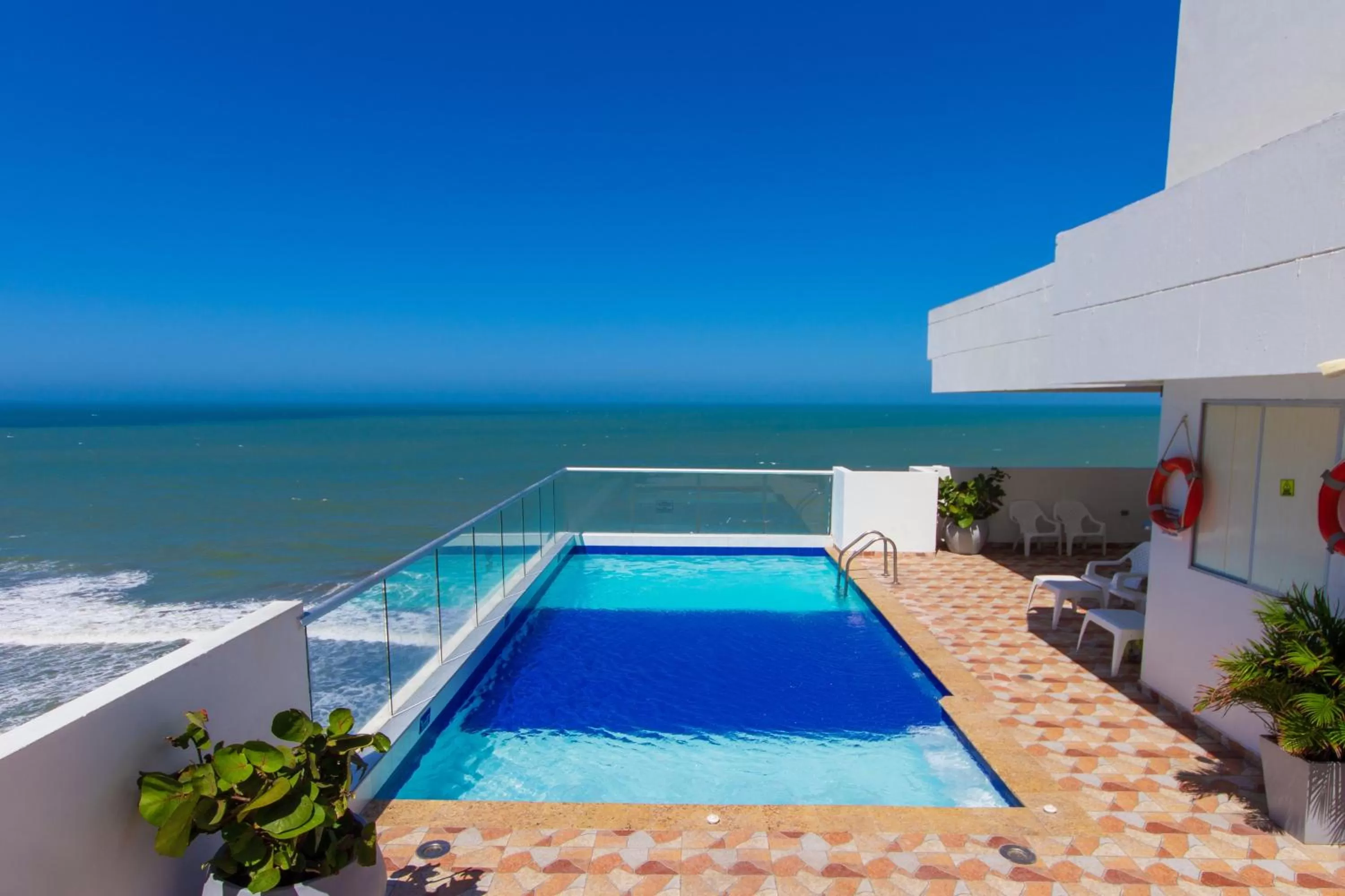 Swimming pool in Hotel Aixo Suites By GEH Suites