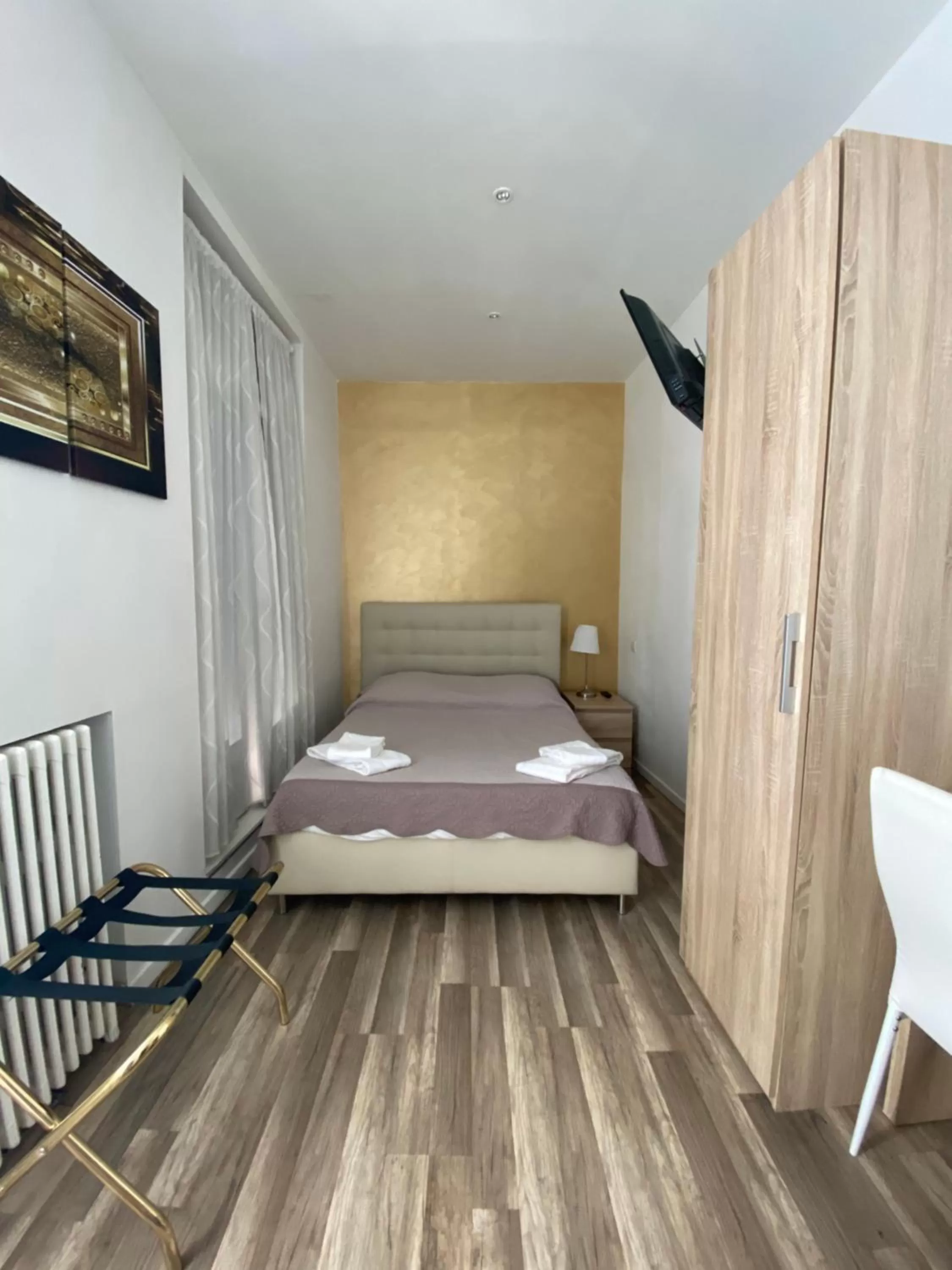 Bedroom, Bed in Kyriad Direct Beziers Centre