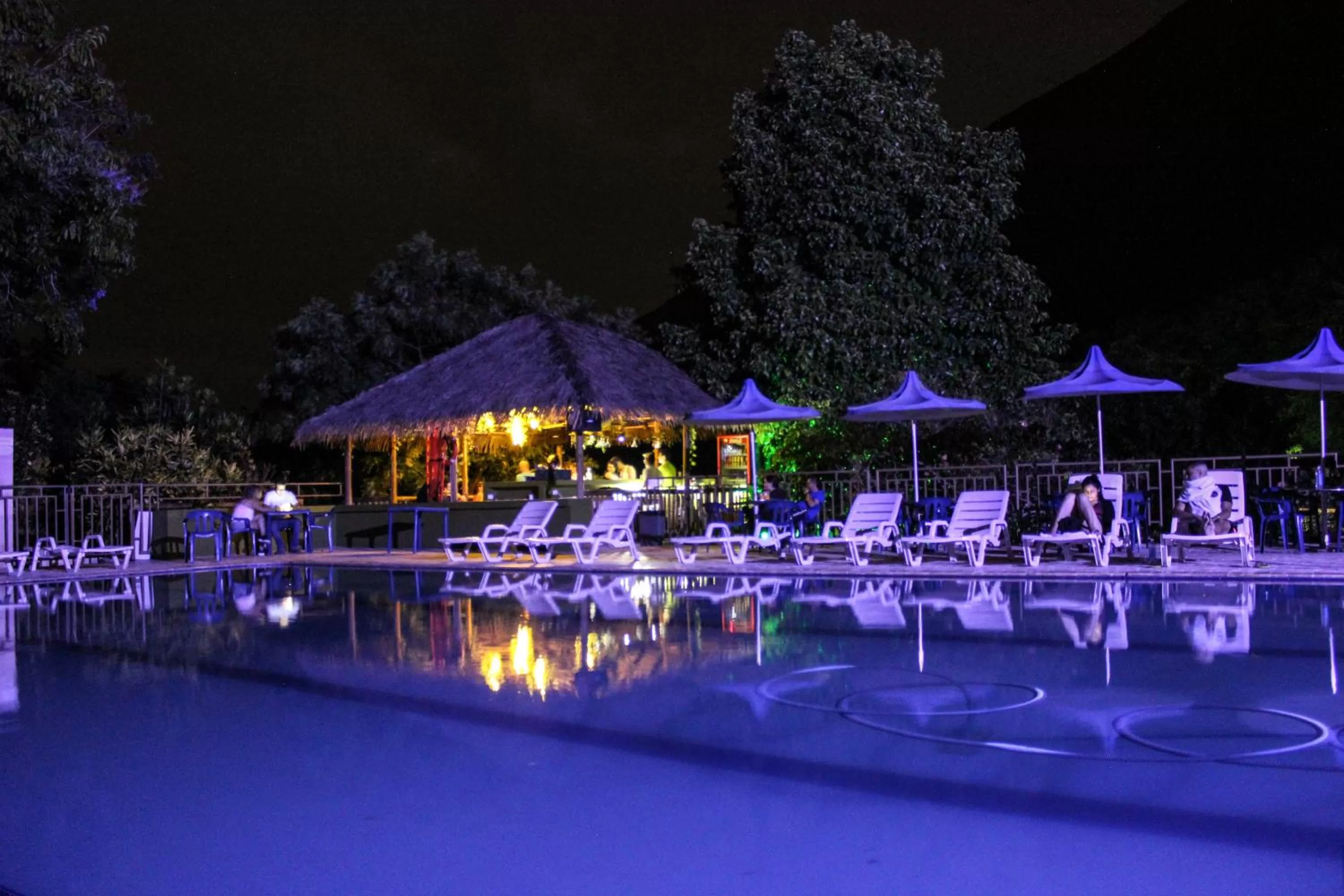 Night, Swimming Pool in Rio Escondido