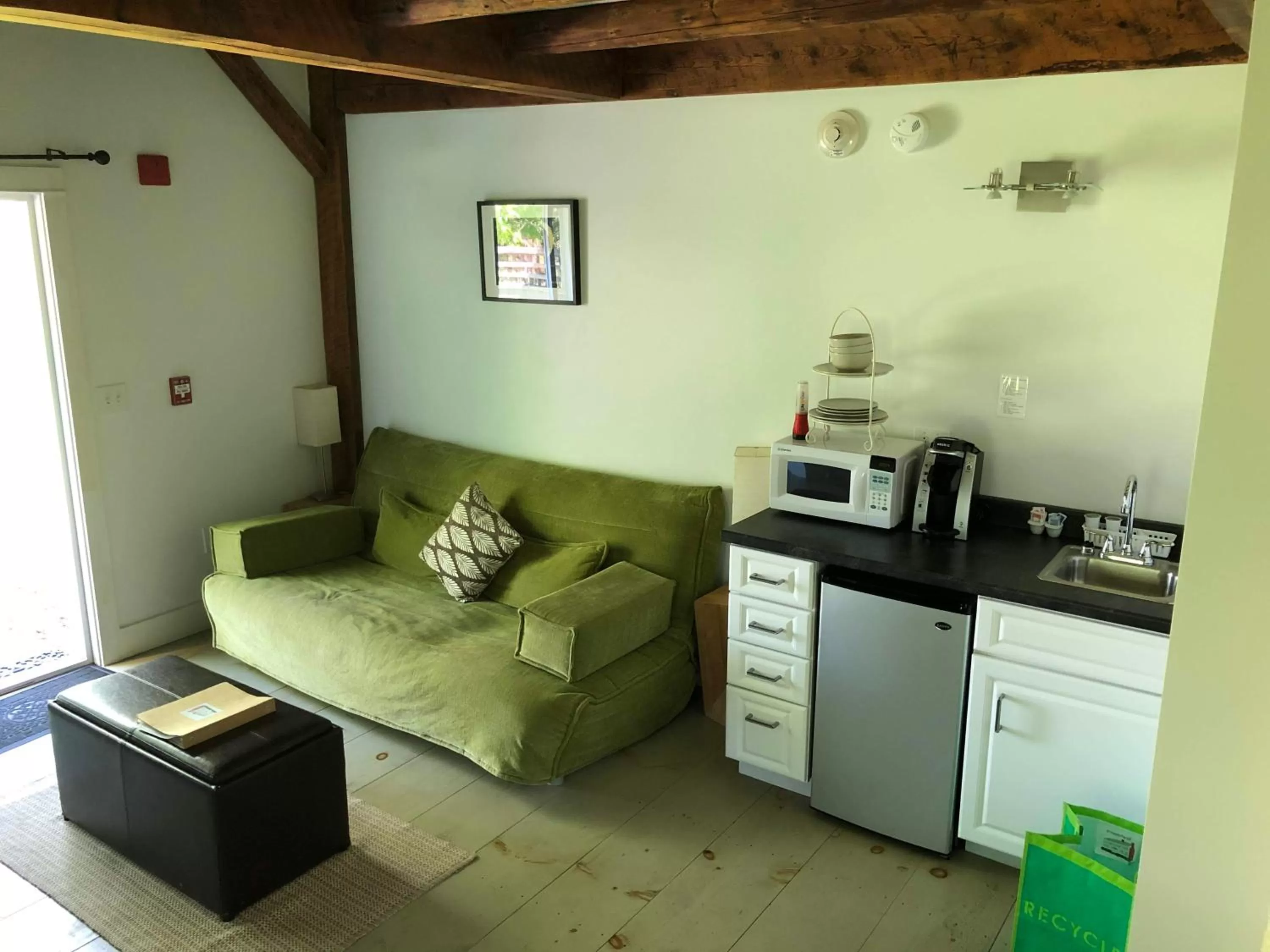 Kitchen or kitchenette in Shoreham Inn Bed & Breakfast