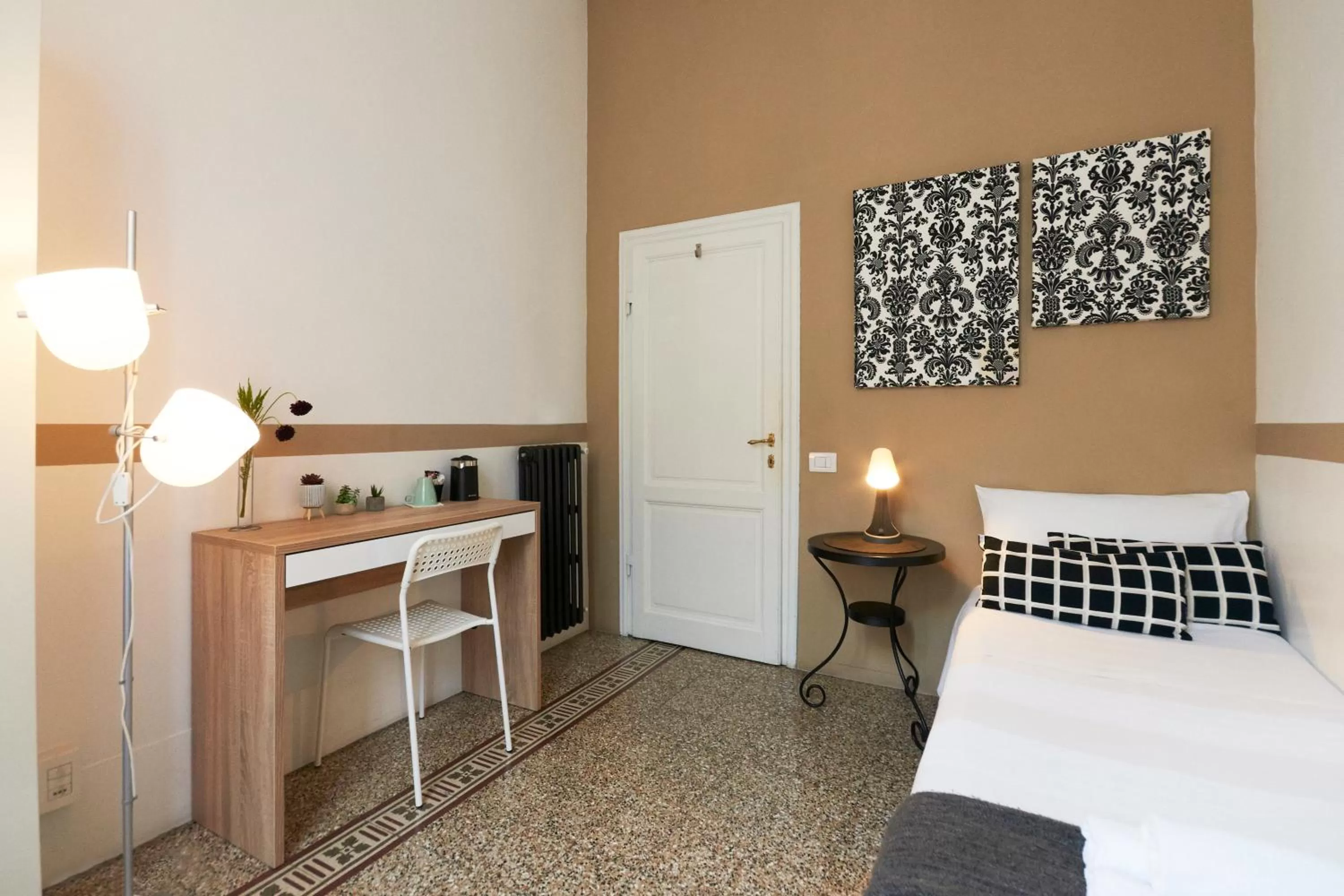 Bed in B&B In Centro