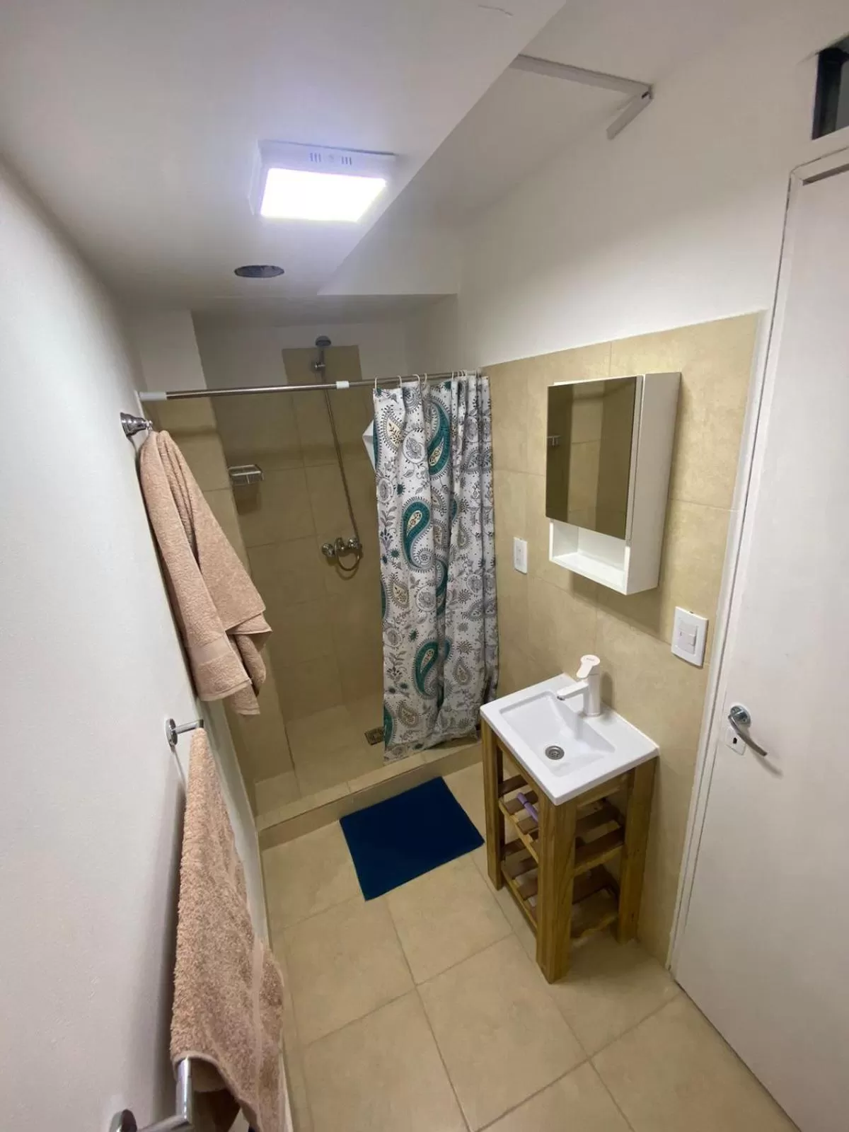 Shower, Bathroom in Habitaciones en Casa con piscina en Palermo Soho!