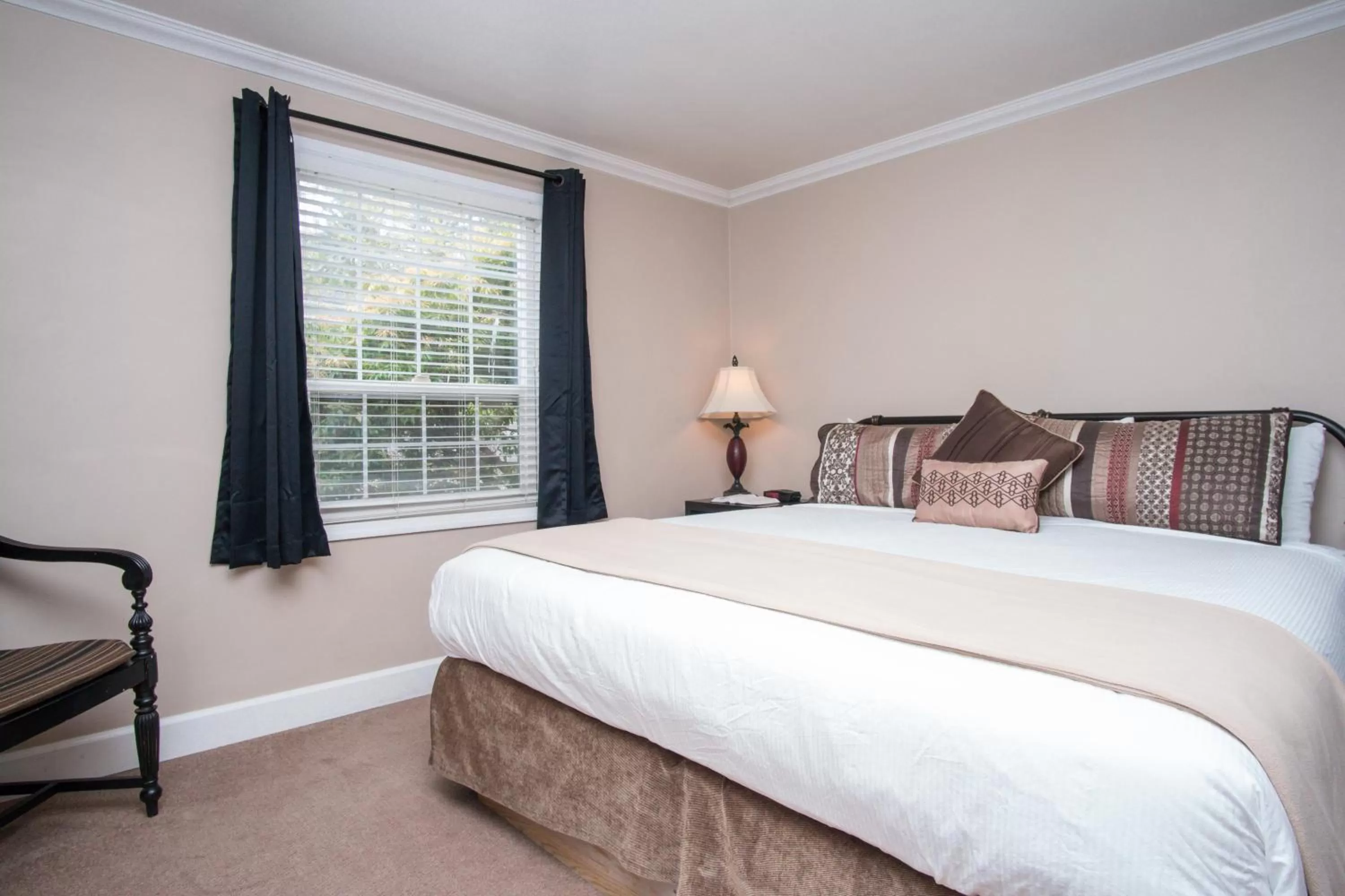 Bed in Ecola Creek Lodge