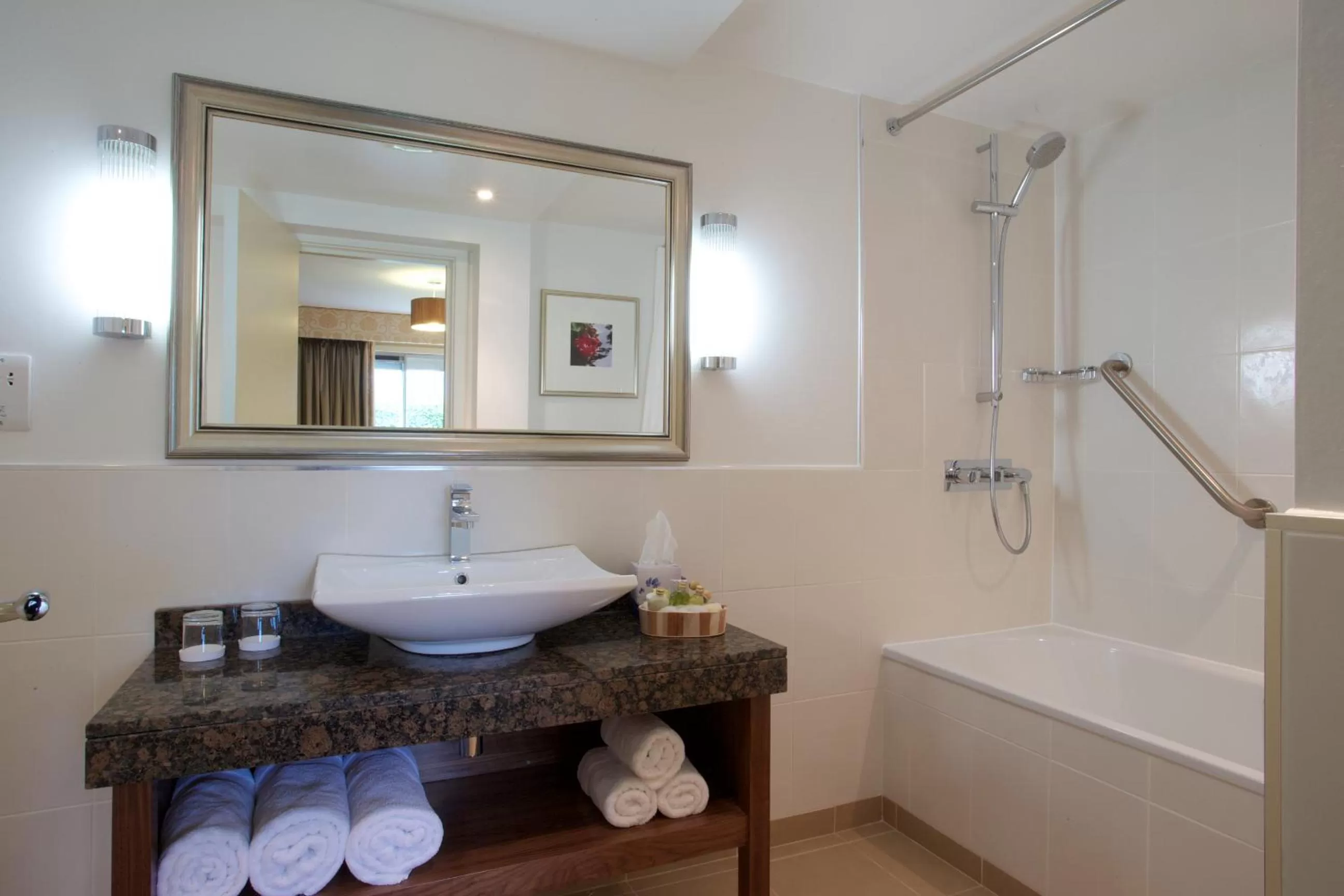 Bathroom in Aubrey Park Hotel