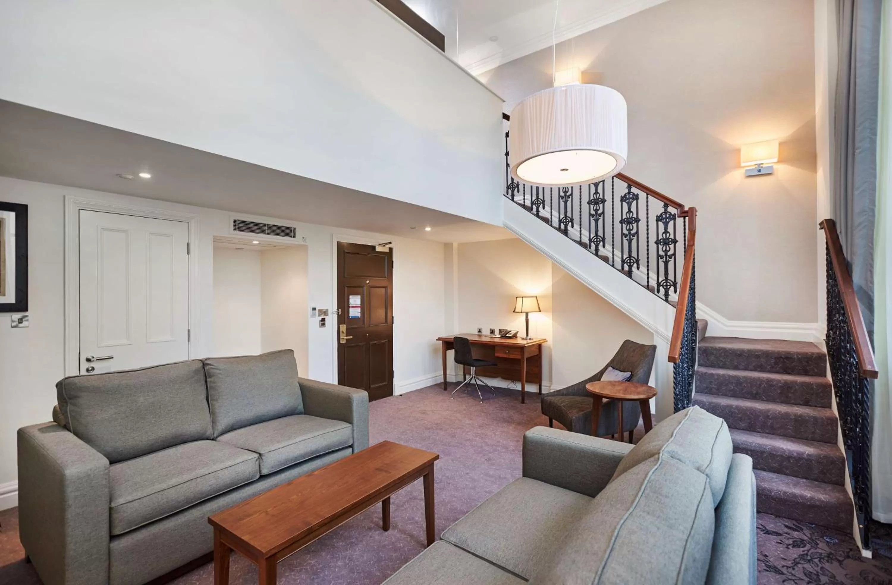 Living room in DoubleTree by Hilton Hotel & Spa Liverpool