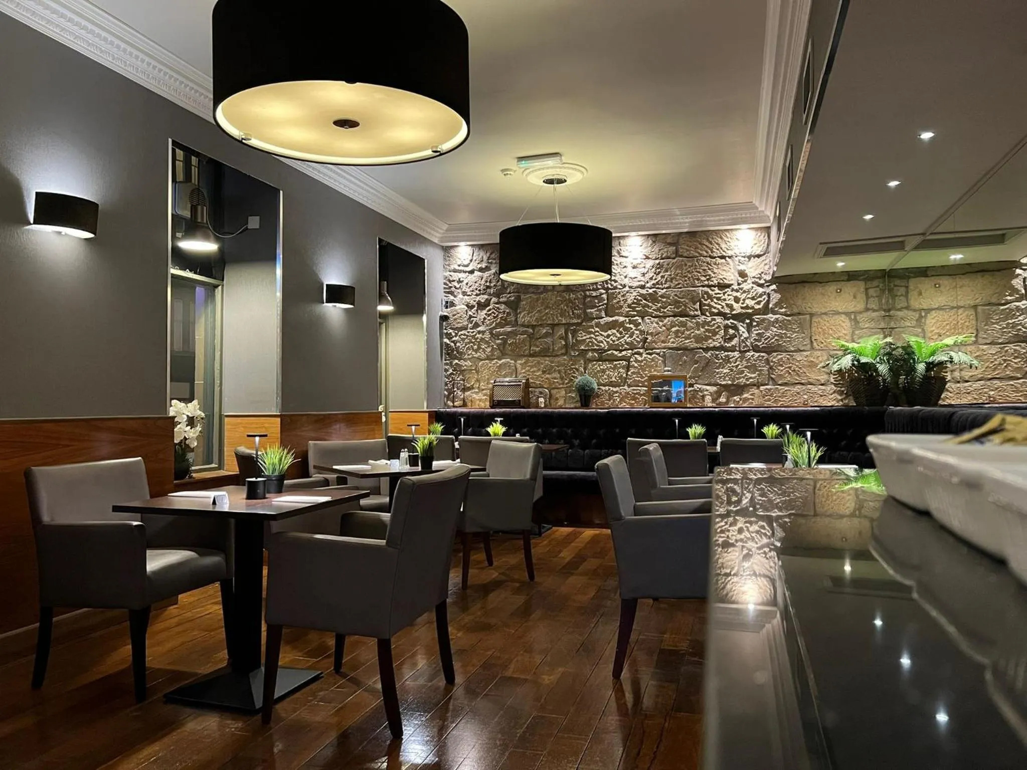 Restaurant/Places to Eat in Devoncove Hotel Glasgow