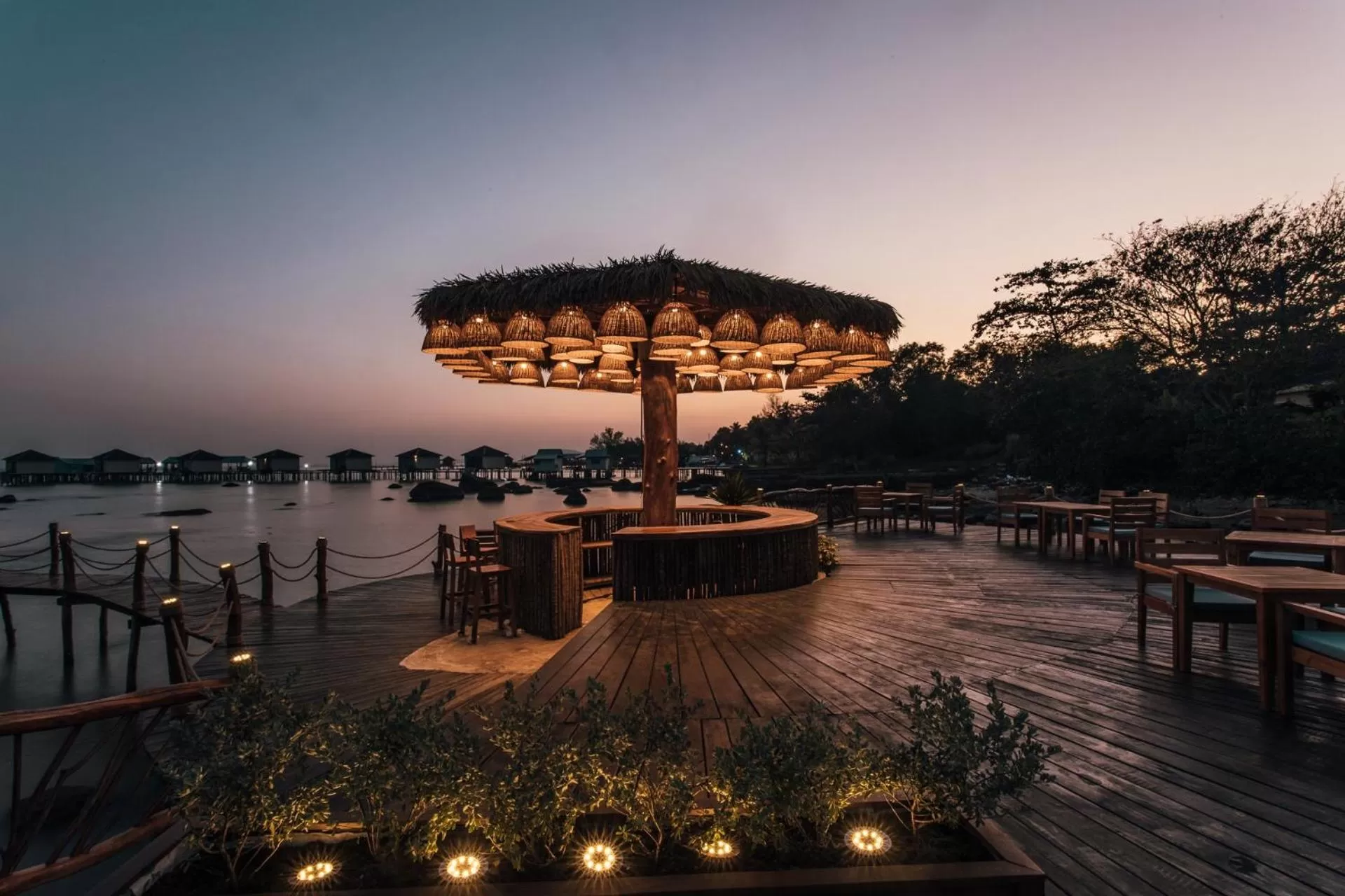 Restaurant/places to eat in Rocks Beach Boutique