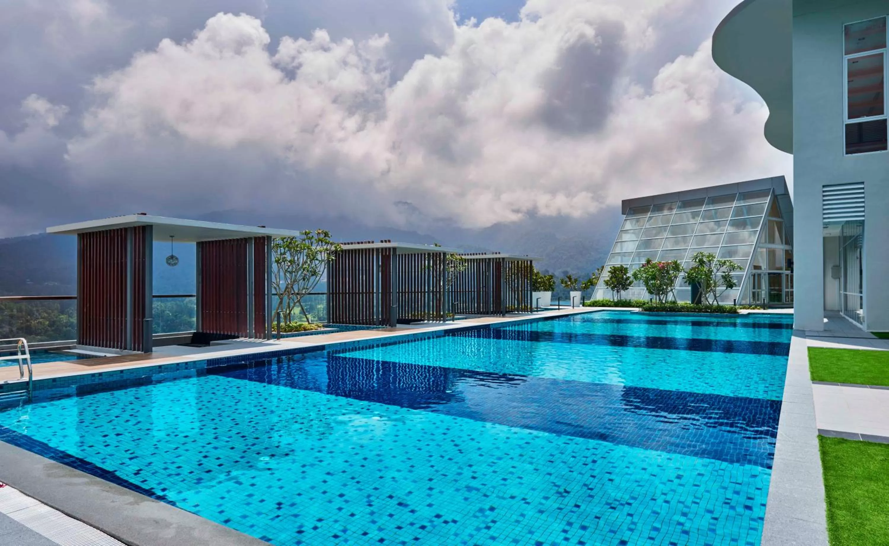 Swimming pool in Swiss-Garden Hotel & Residences, Genting Highlands