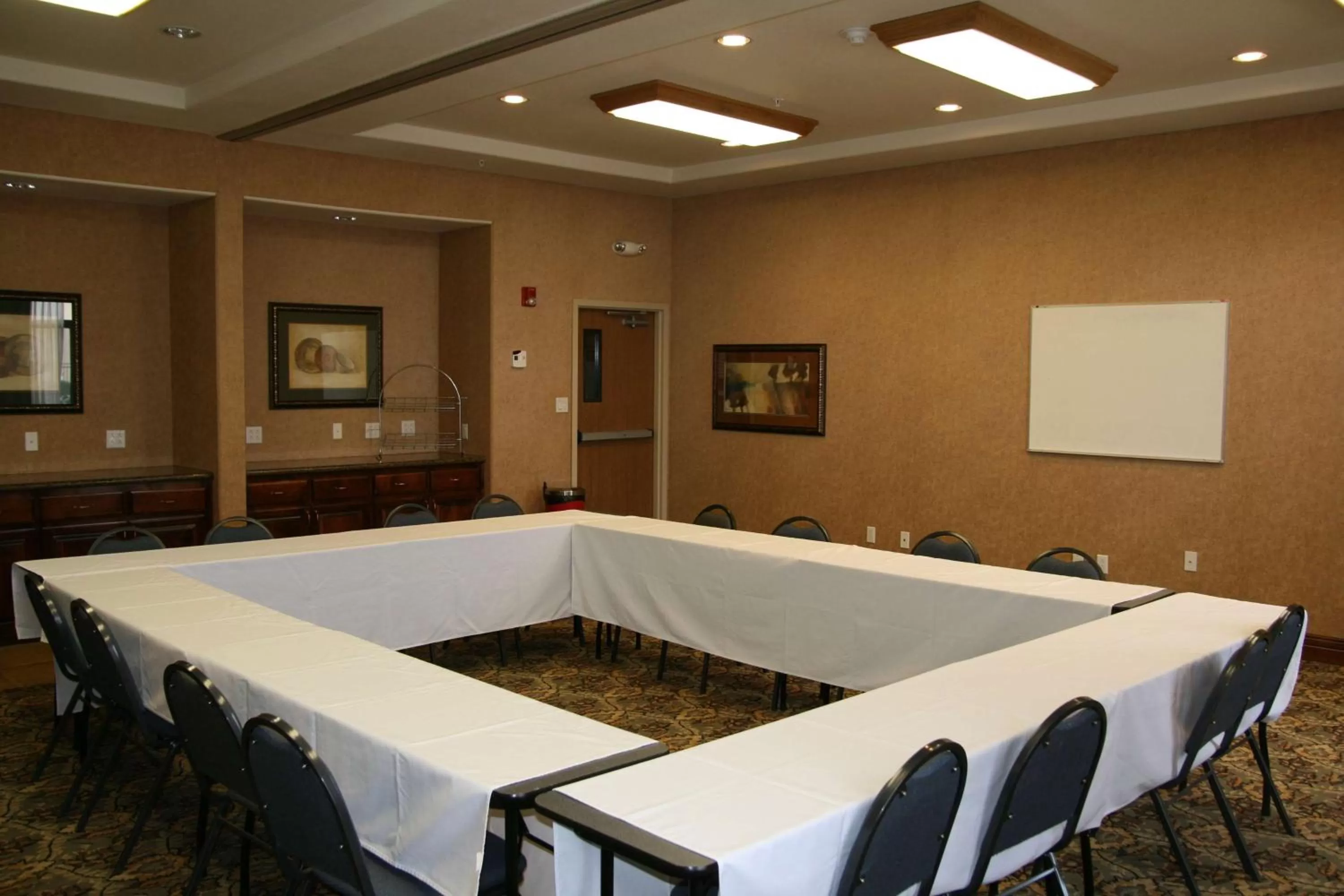 Meeting/conference room in Hampton Inn & Suites Gallup