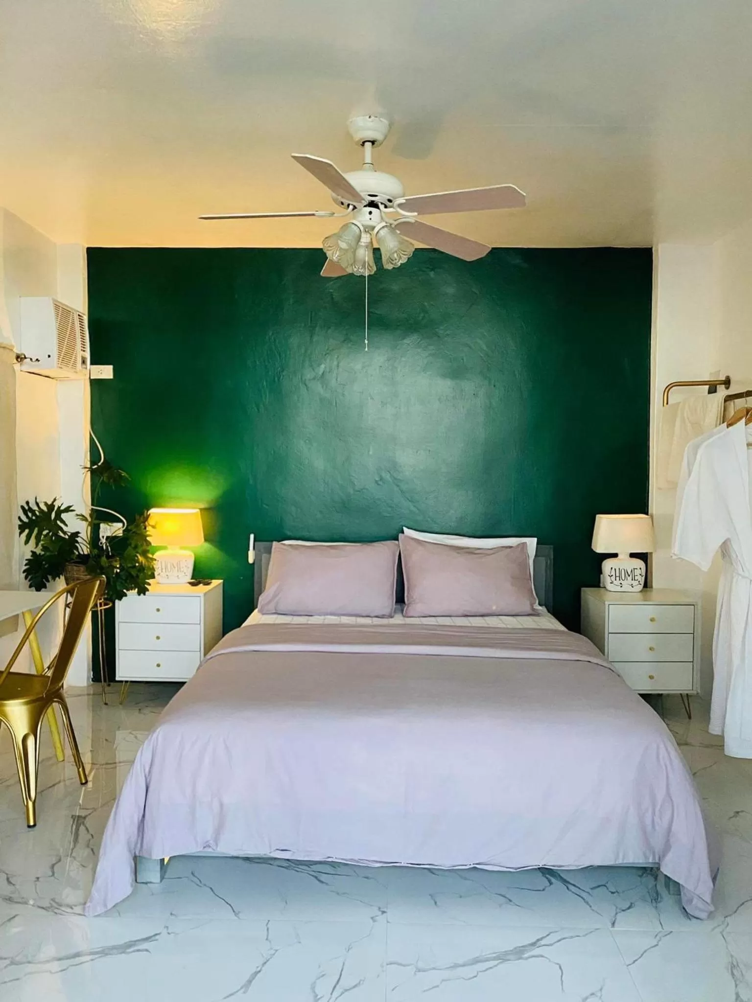 Bed in Bintana sa Paraiso Binunsaran