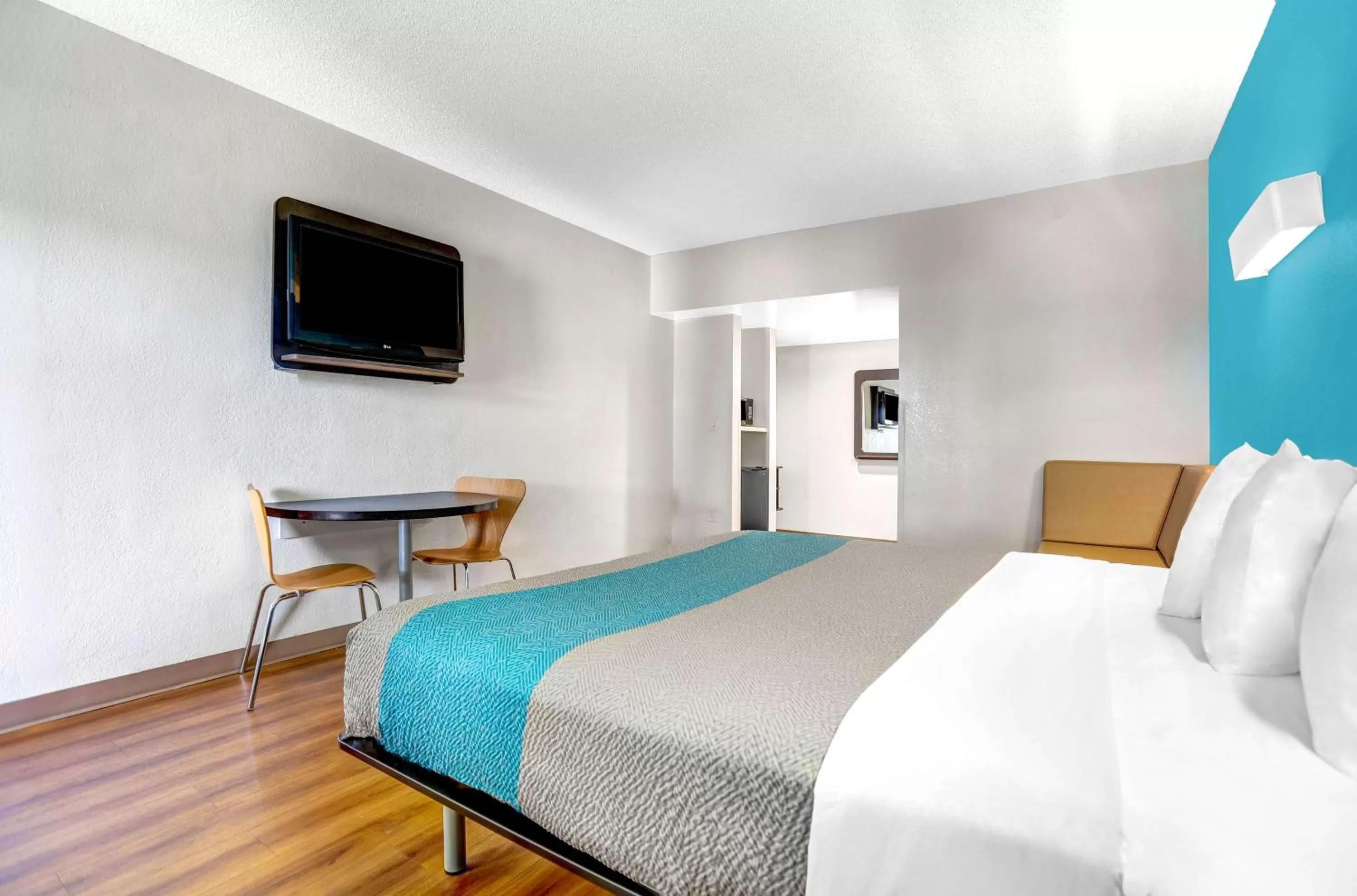 Bed in Motel 6-Jacksonville, NC