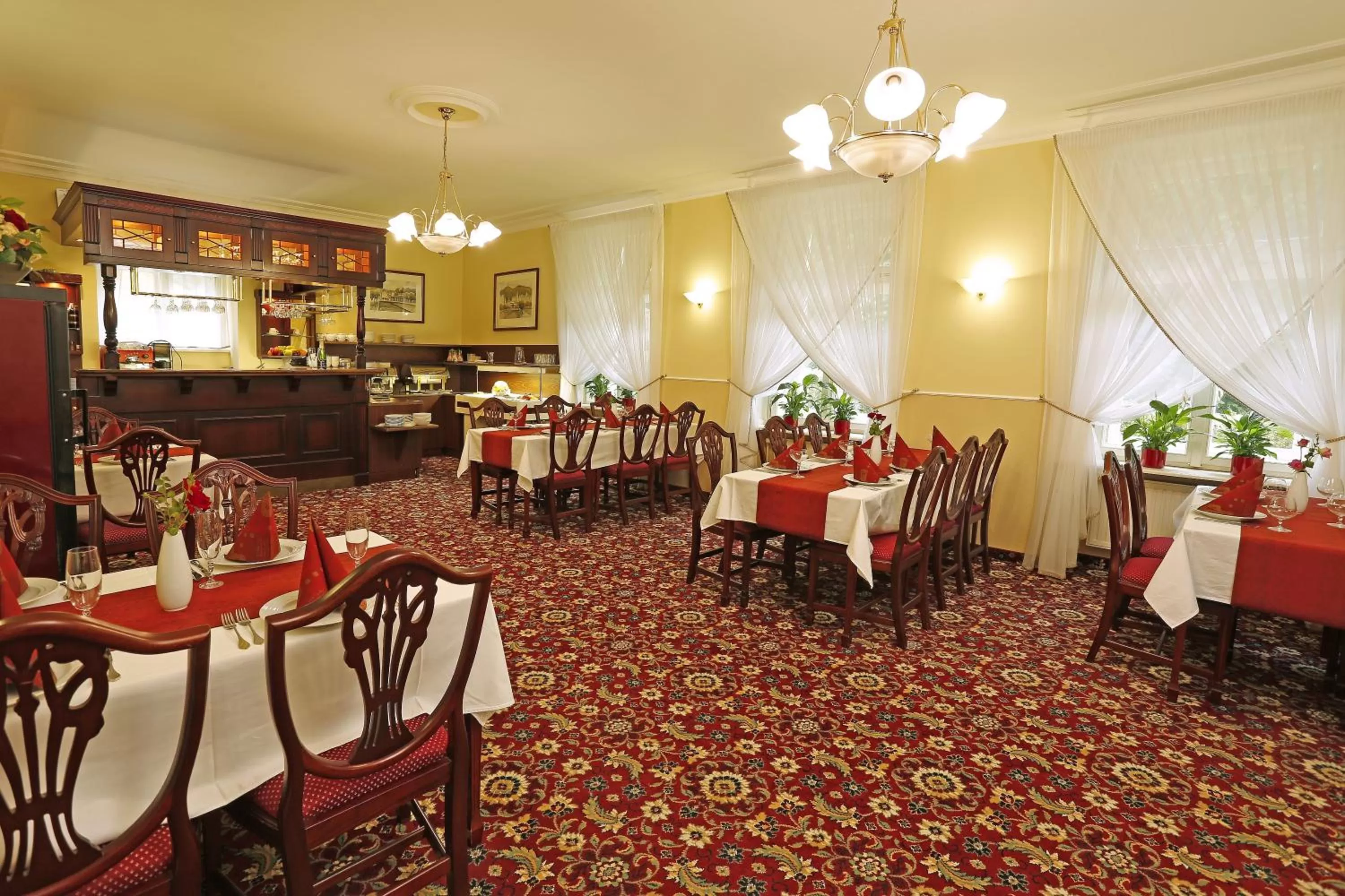 Restaurant/places to eat in Hotel Mignon