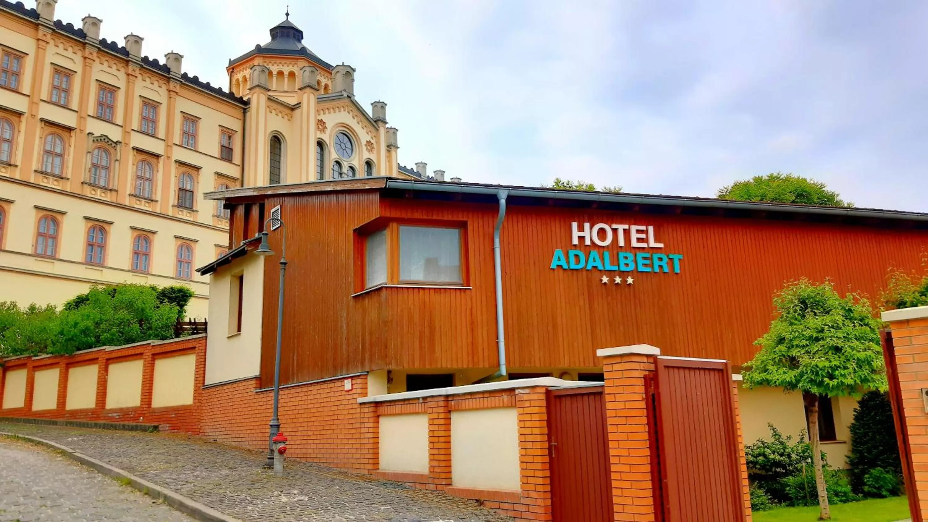 Facade/entrance in Hotel Adalbert Szent György Ház