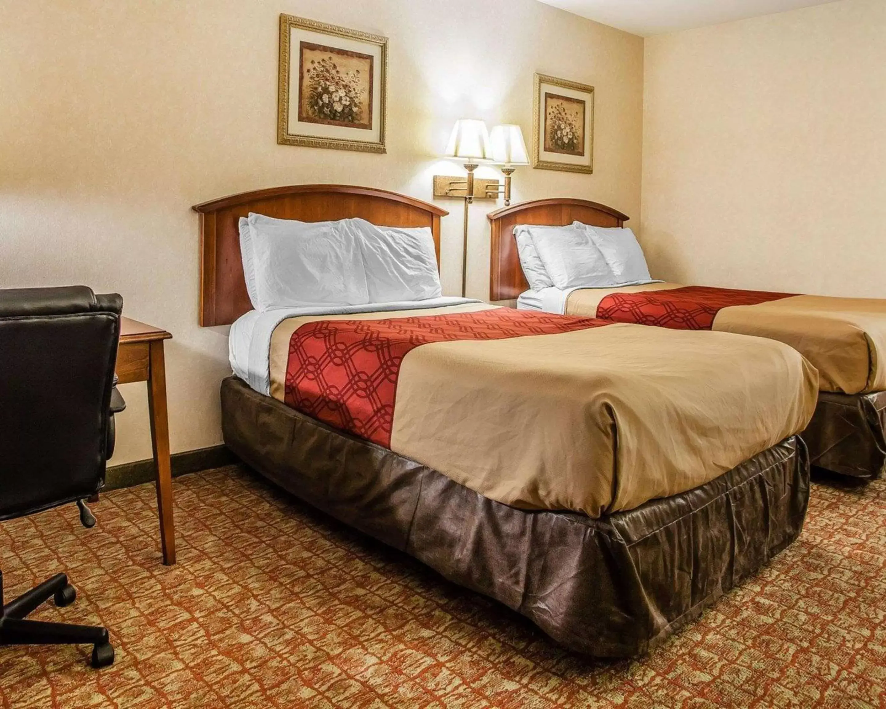 Double Room with Two Double Beds - Non-Smoking in Econo Lodge Douglassville-Pottstown Double Room with Two Double Beds - Non-Smoking in Econo Lodge Douglassville-Pottstown