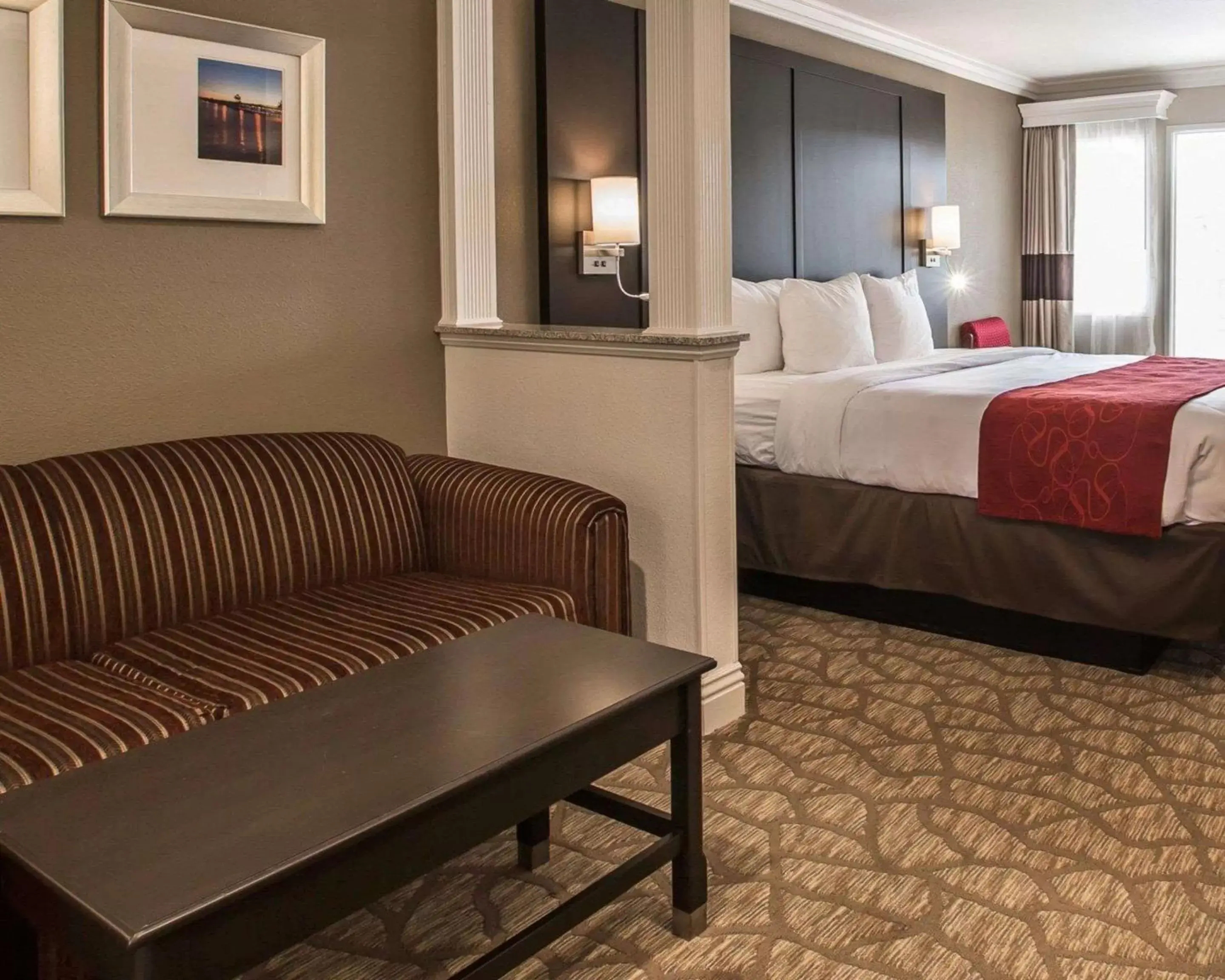 Suite, 1 King Bed with Sofa Bed, Accessible Tub, Non Smoking in Comfort Suites San Clemente Beach Suite, 1 King Bed with Sofa Bed, Accessible Tub, Non Smoking in Comfort Suites San Clemente Beach