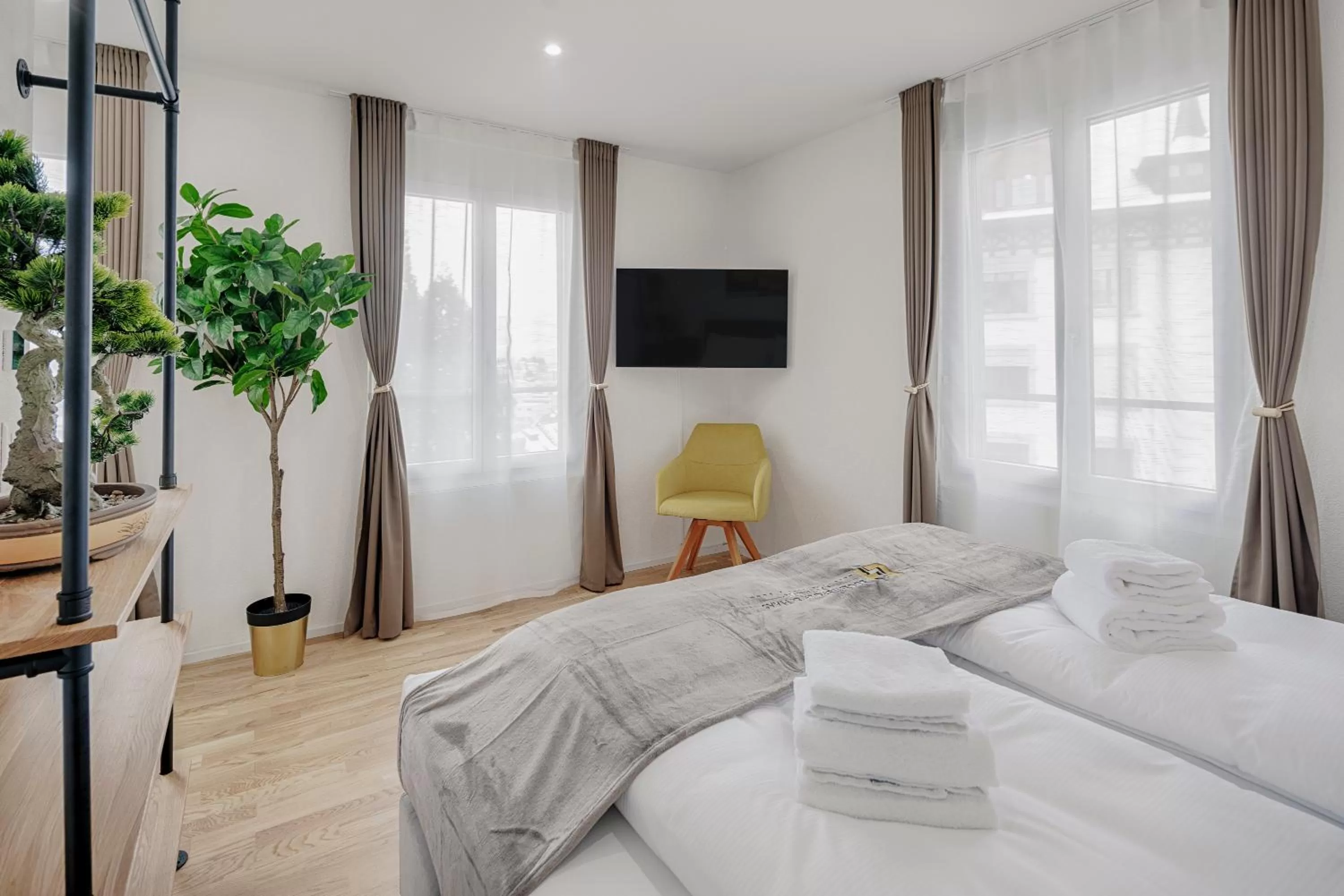 Bed in VISIMO Apartments St Georgen-Strasse St Gallen - Design City Nature