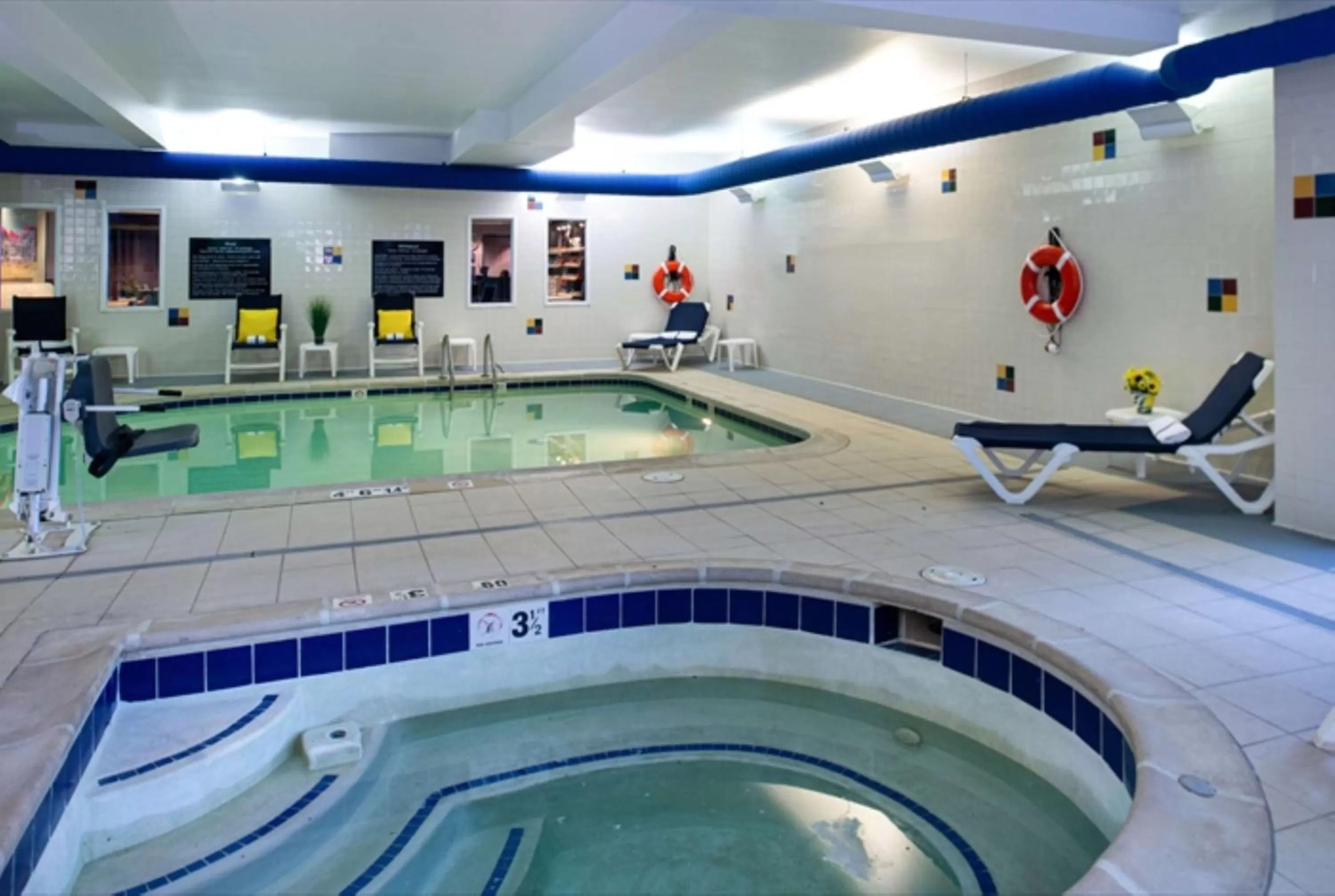 Pool view in Hampton Inn Glenwood Springs
