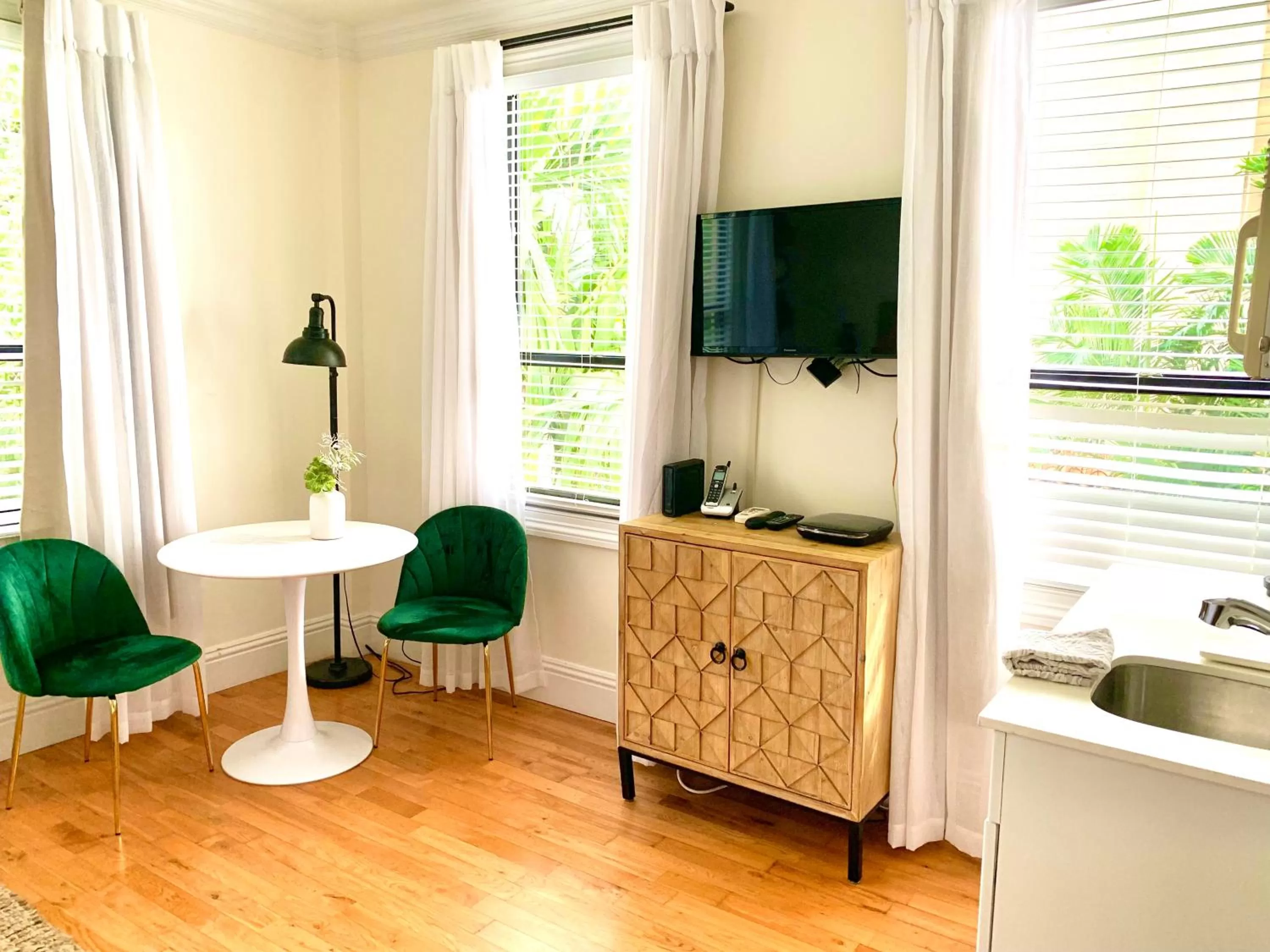 TV and multimedia in Tropicals of Palm Beach