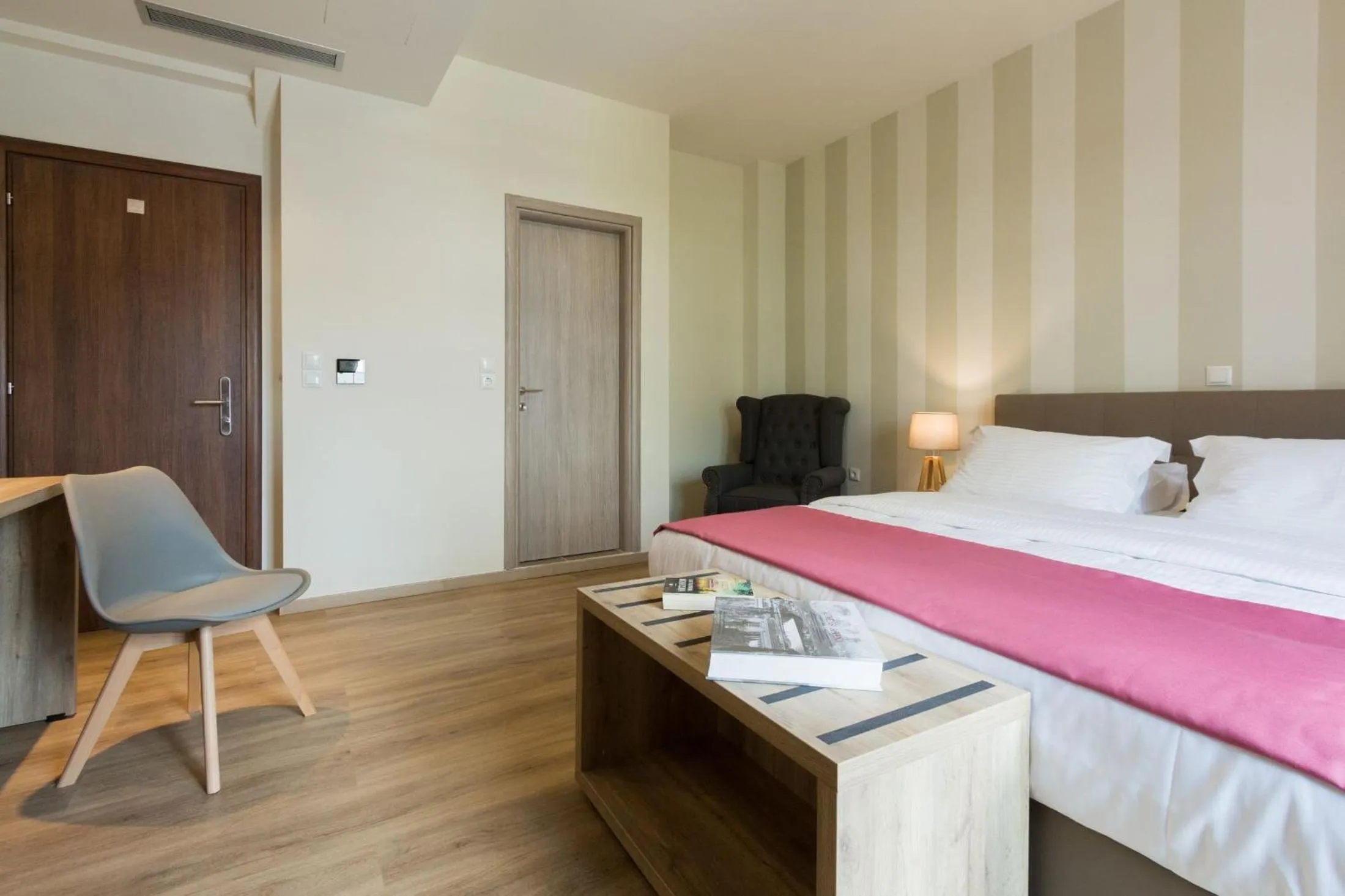 Seating area, Bed in Hotel @Syngrou Fix