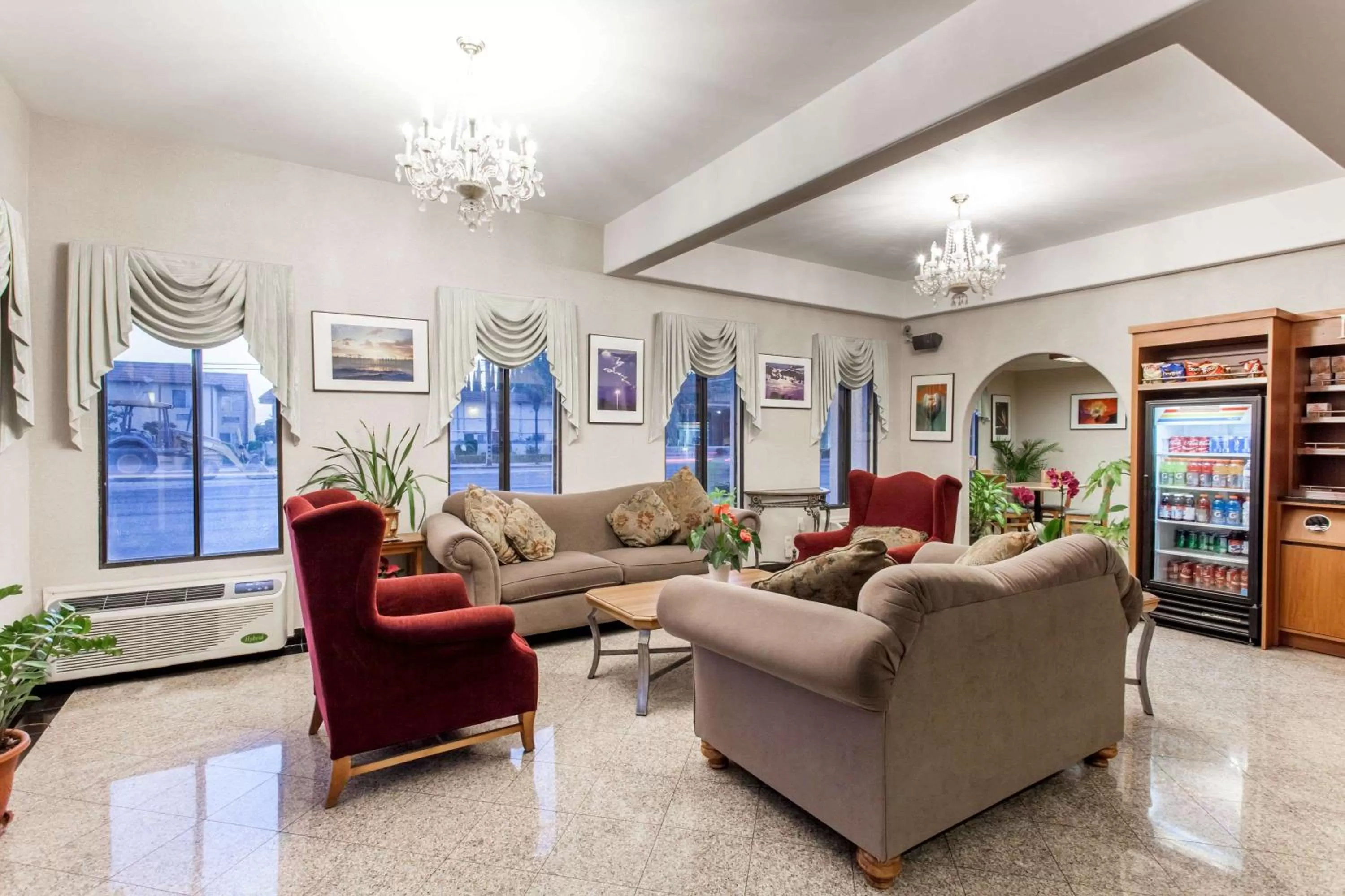 Lobby or reception in Days Inn by Wyndham Anaheim Near the Park