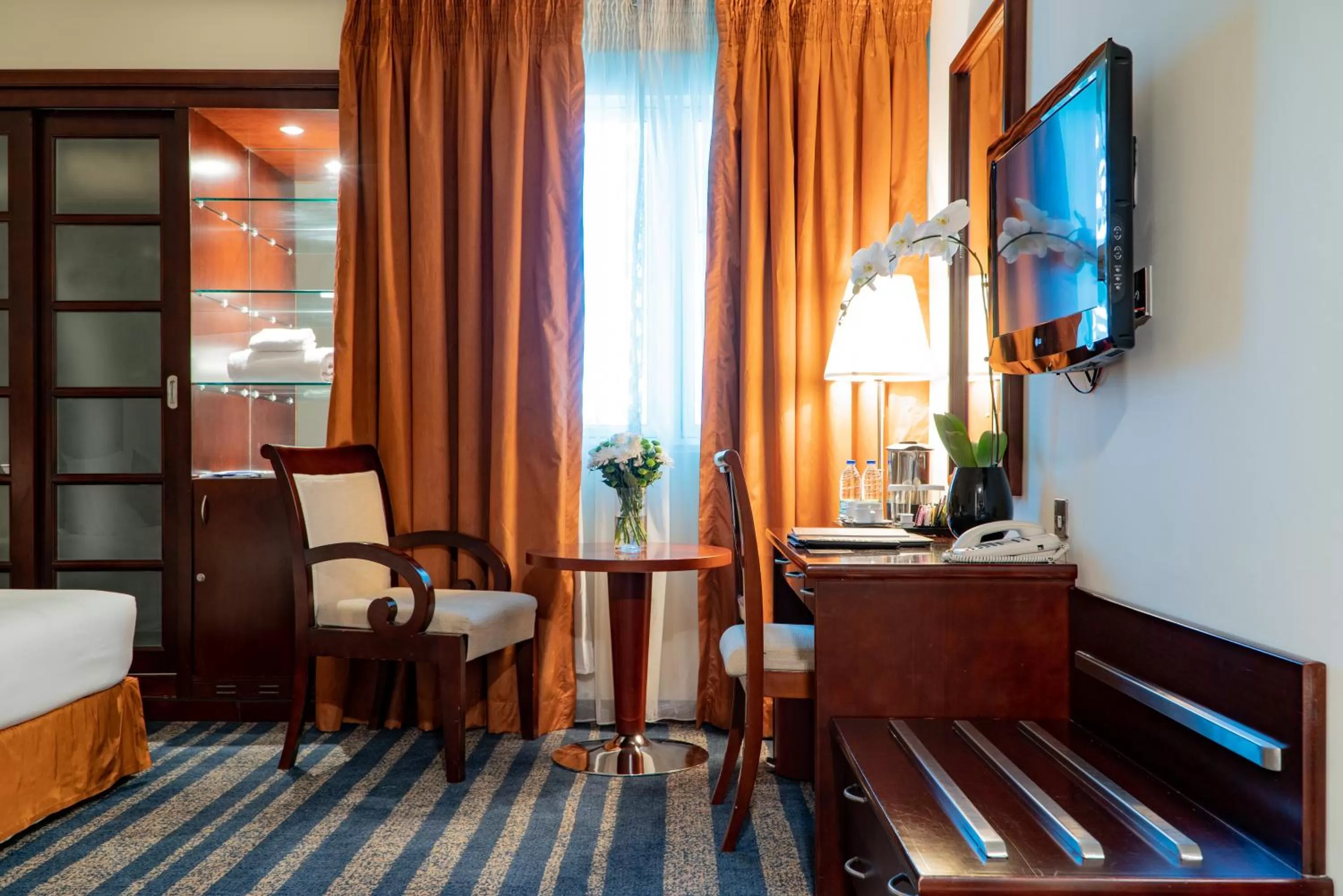 TV and multimedia, Bed in Al Ain Palace Hotel Abu Dhabi