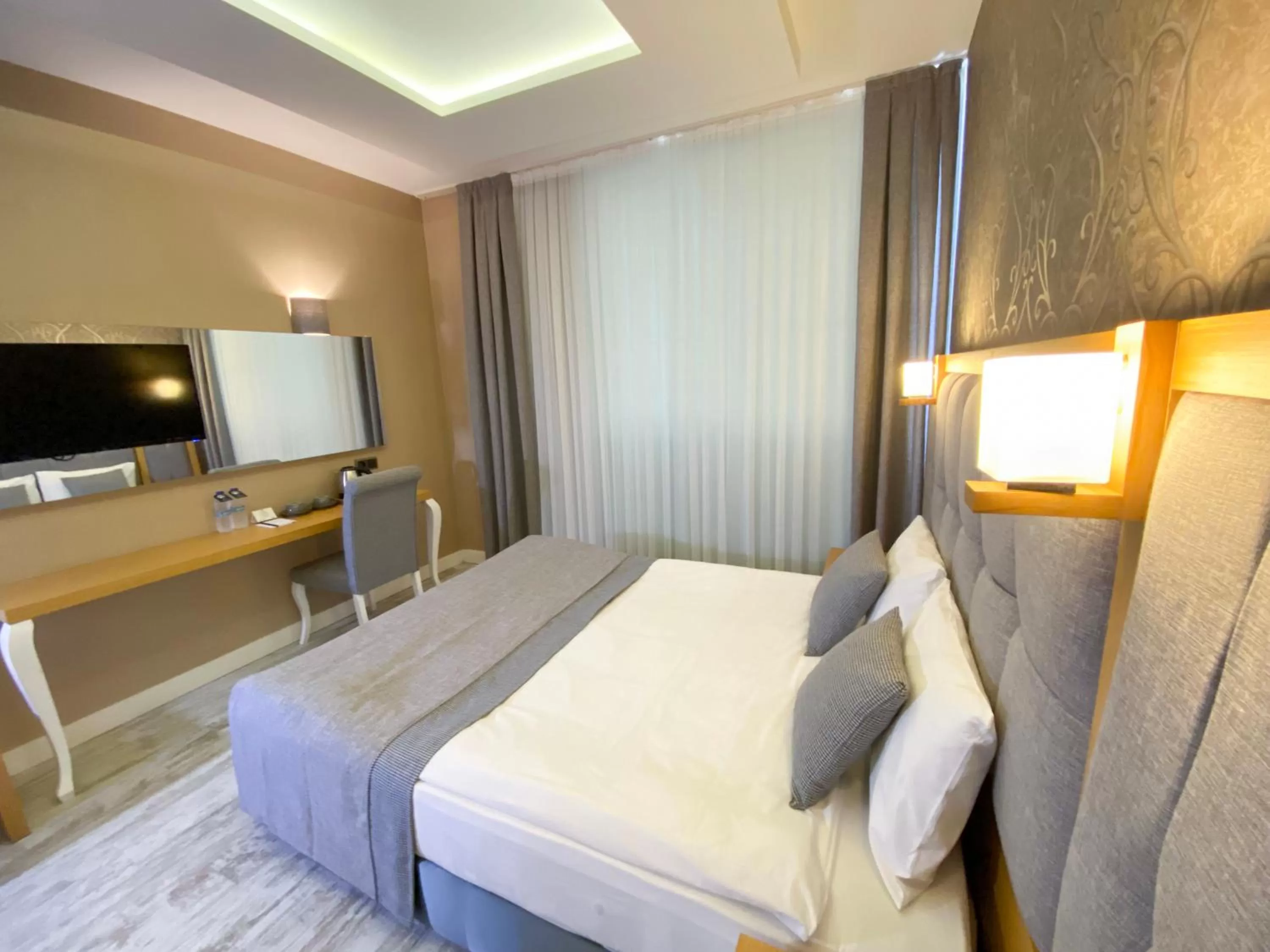 Communal lounge/ TV room, Bed in Vista Family Hotel Konyaaltı