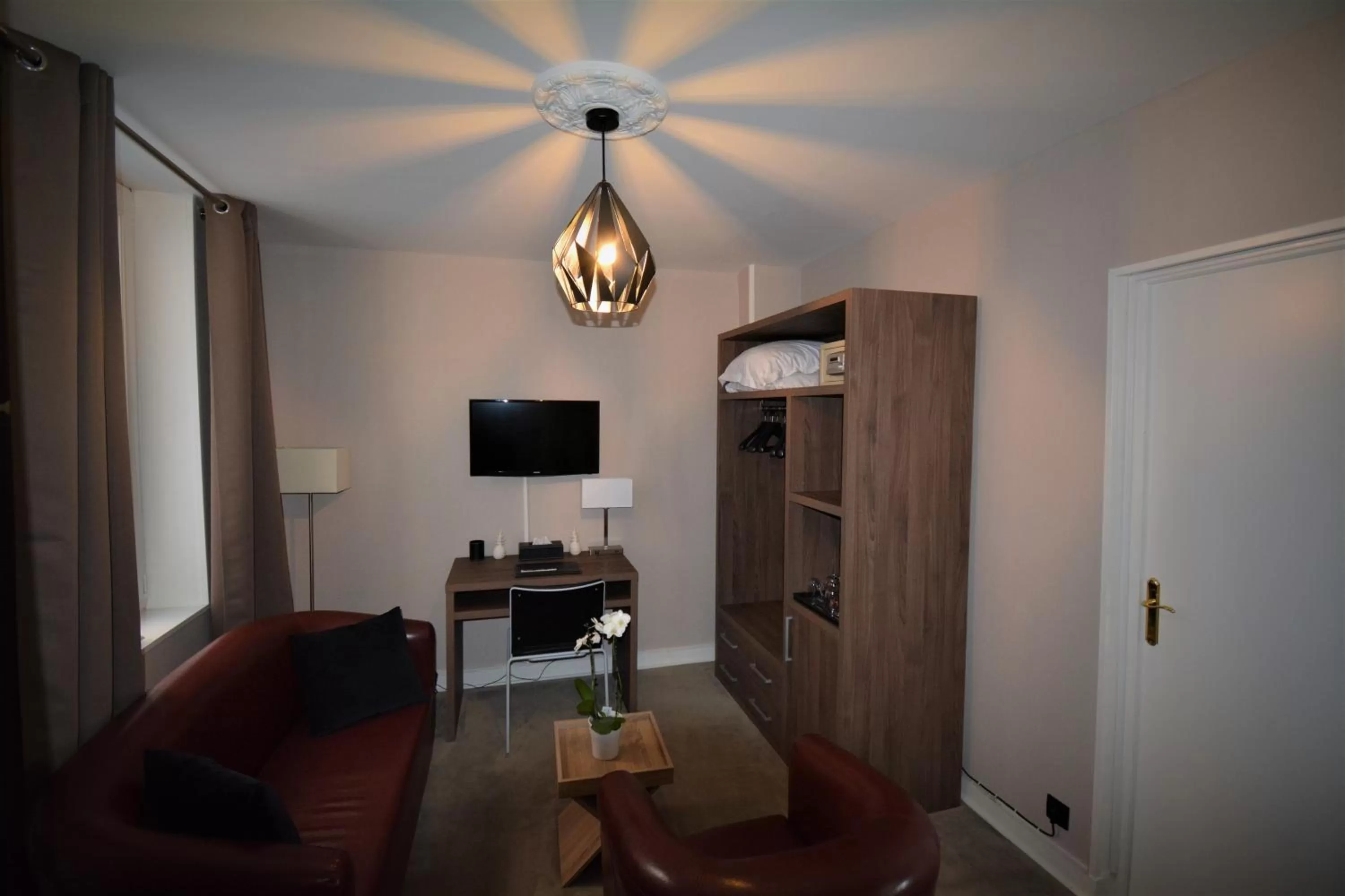 TV and multimedia in Hotel Le Saint-Yves