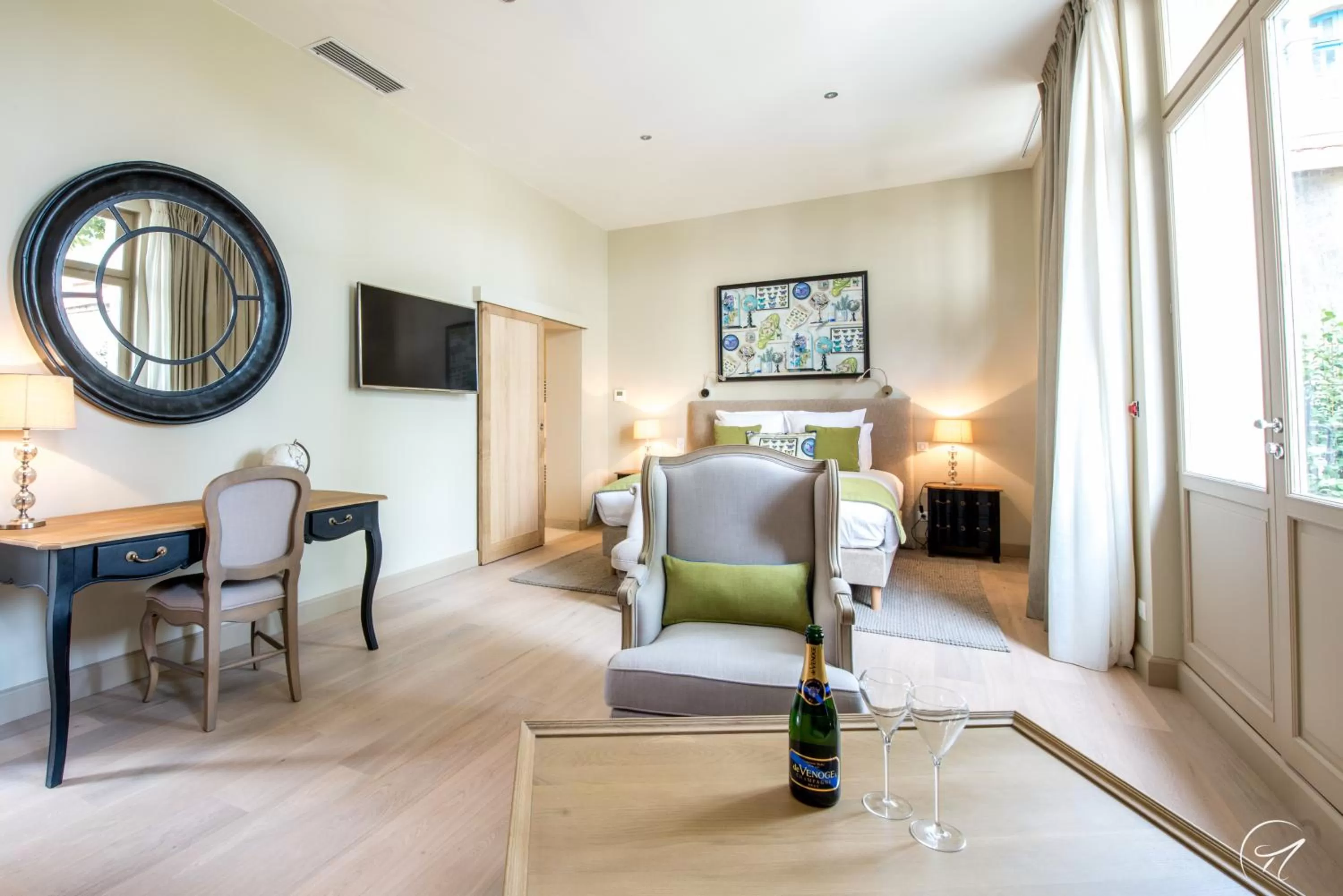 Photo of the whole room in Les Suites du Champagne de Venoge