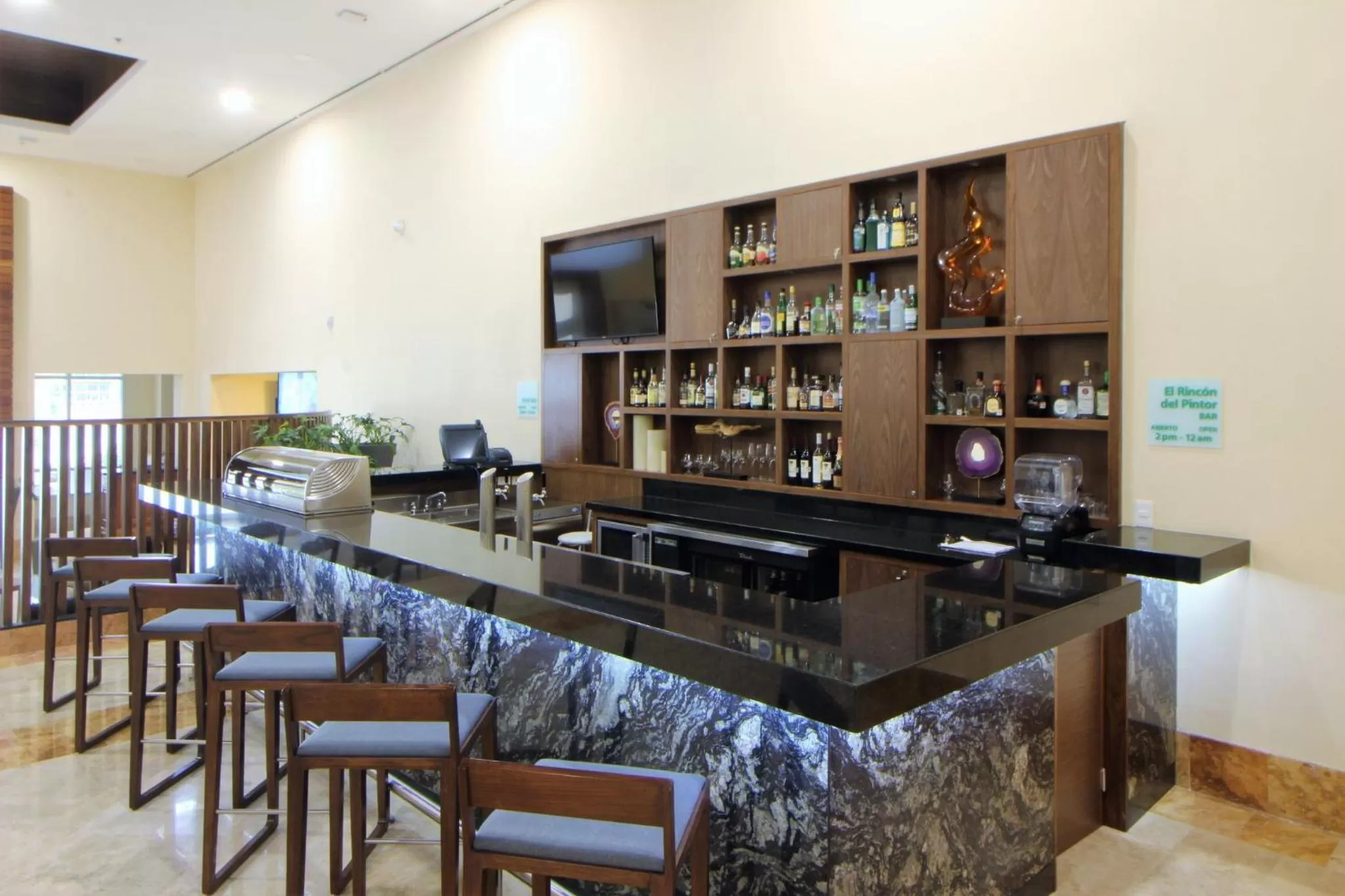 Lounge or bar in Holiday Inn Monterrey Valle by IHG