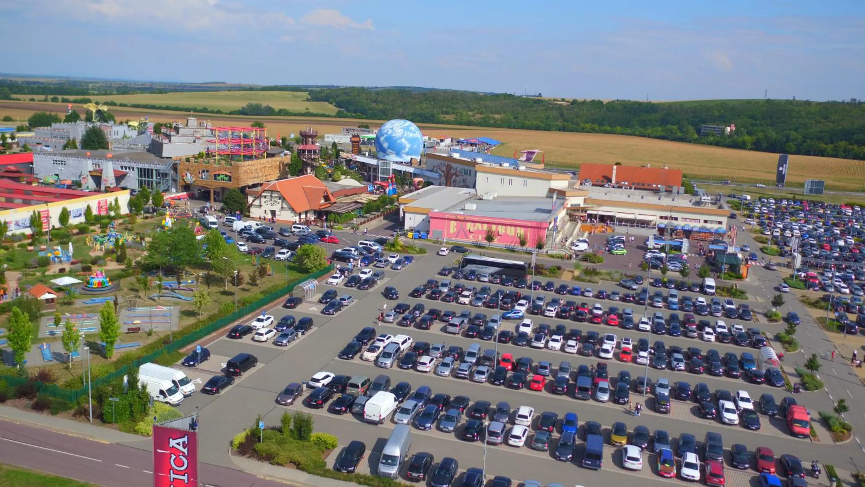 Property building, Bird's-eye View in Jukebox Hotel